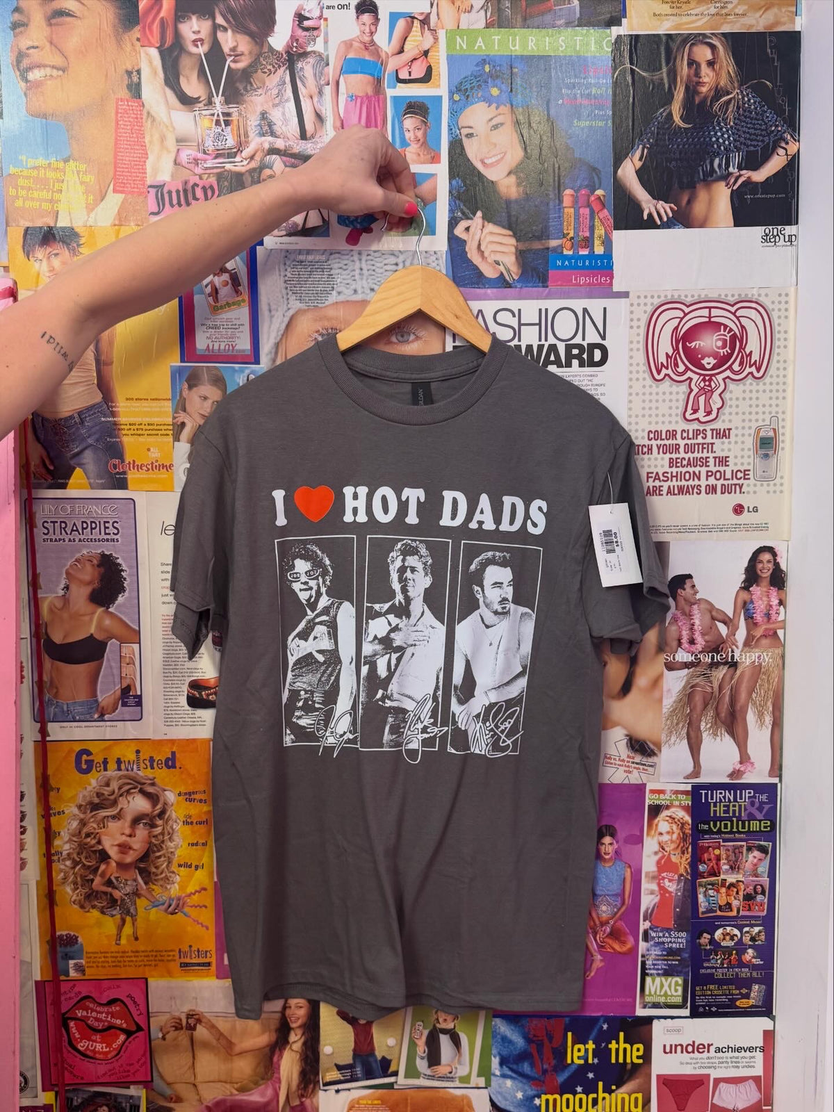 grey gildan hot dads tee, m