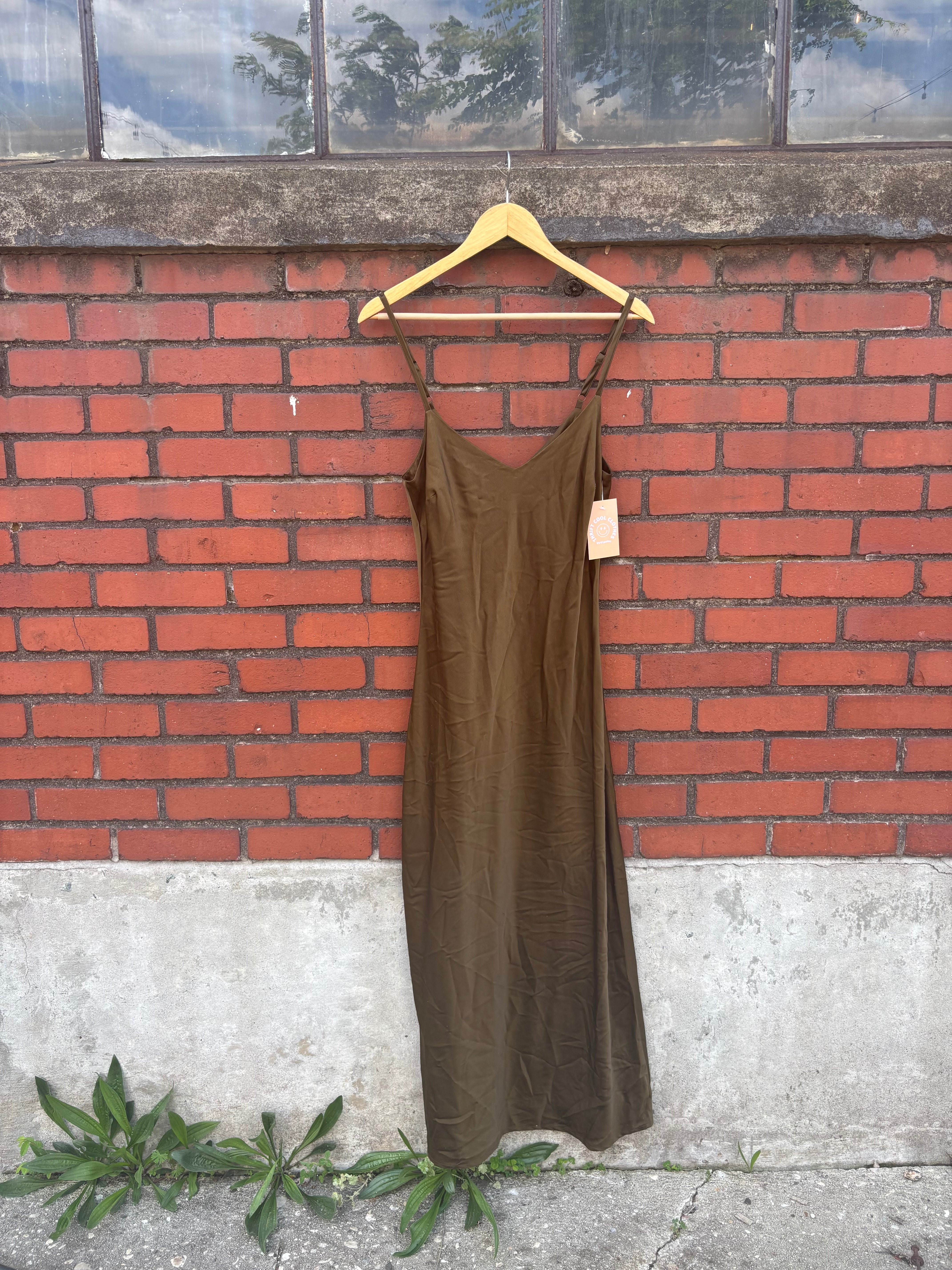 green sanctuary silky tank midi dress, m