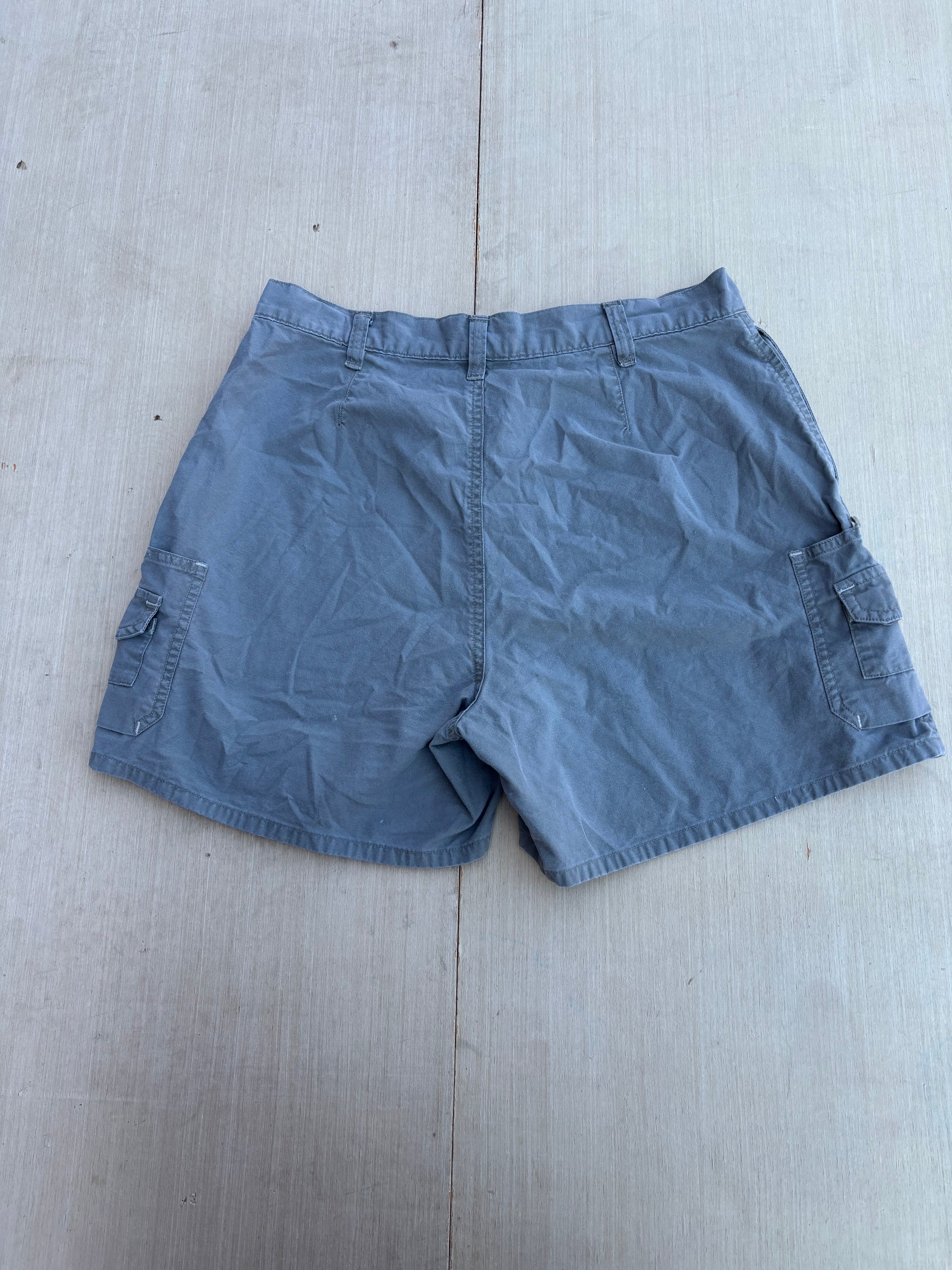 green columbia cargo shorts, m