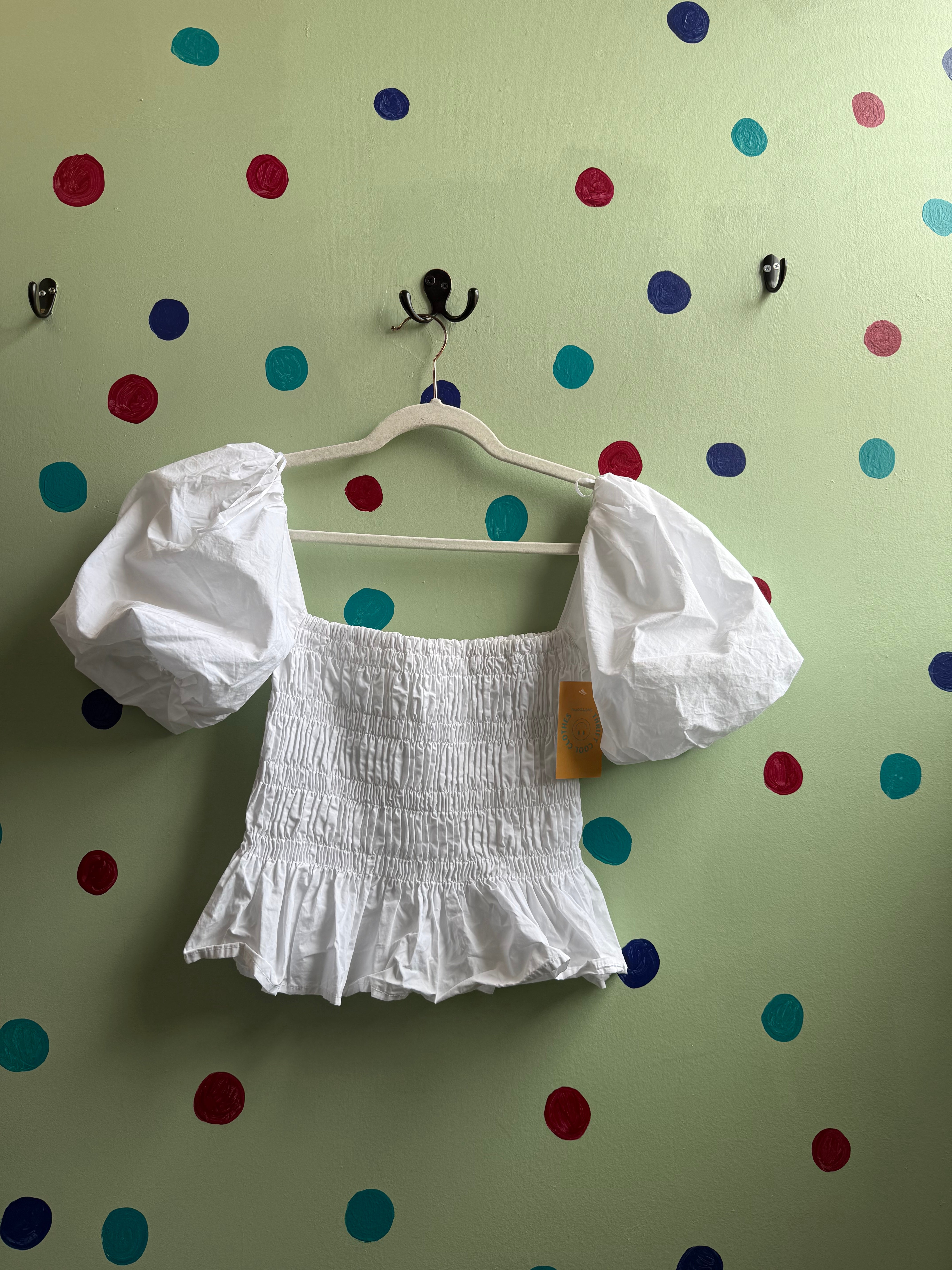white astr smocked puff sleeve top, xs