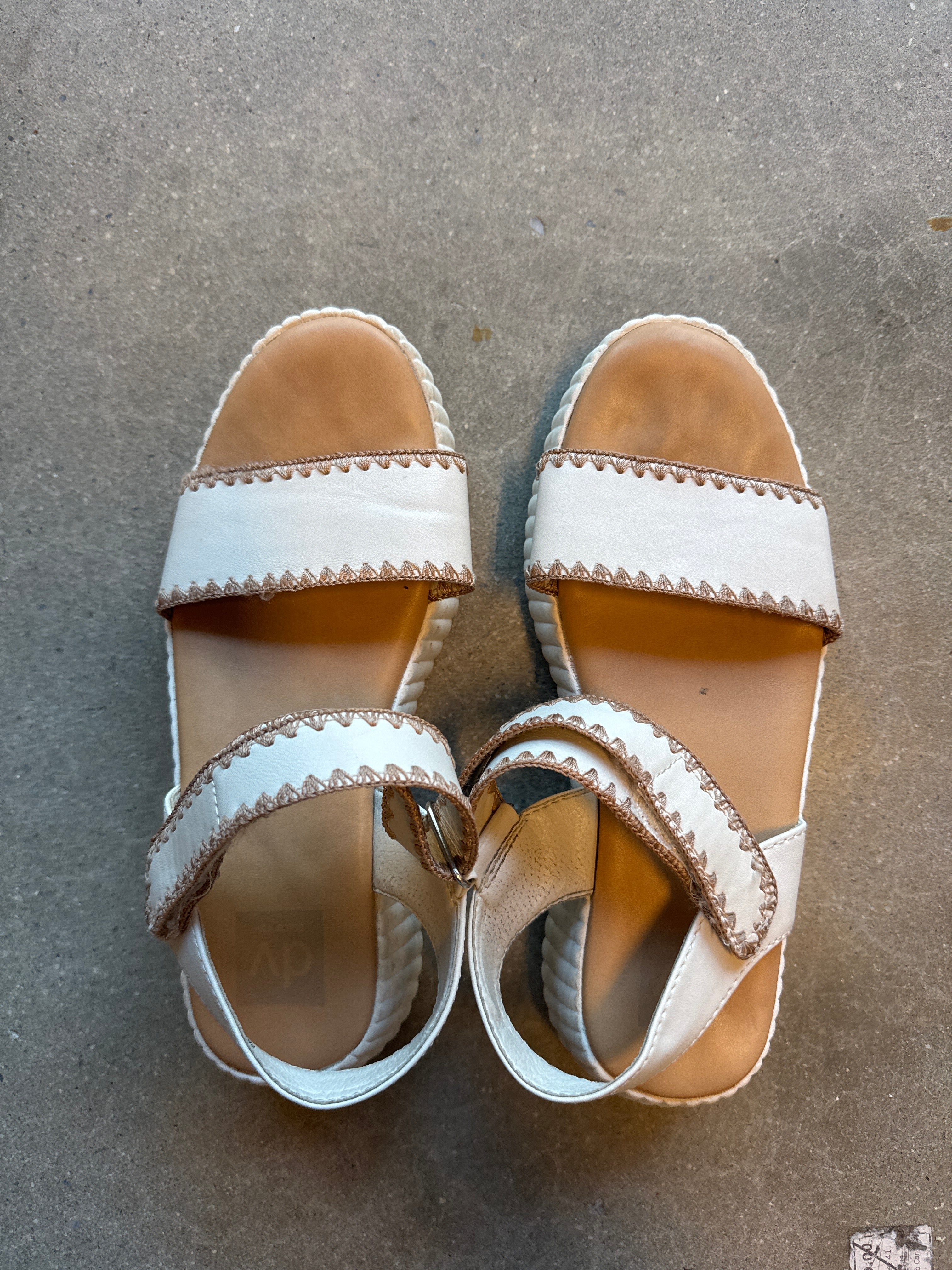 Cream white Dv Chunky sandals, 7.5