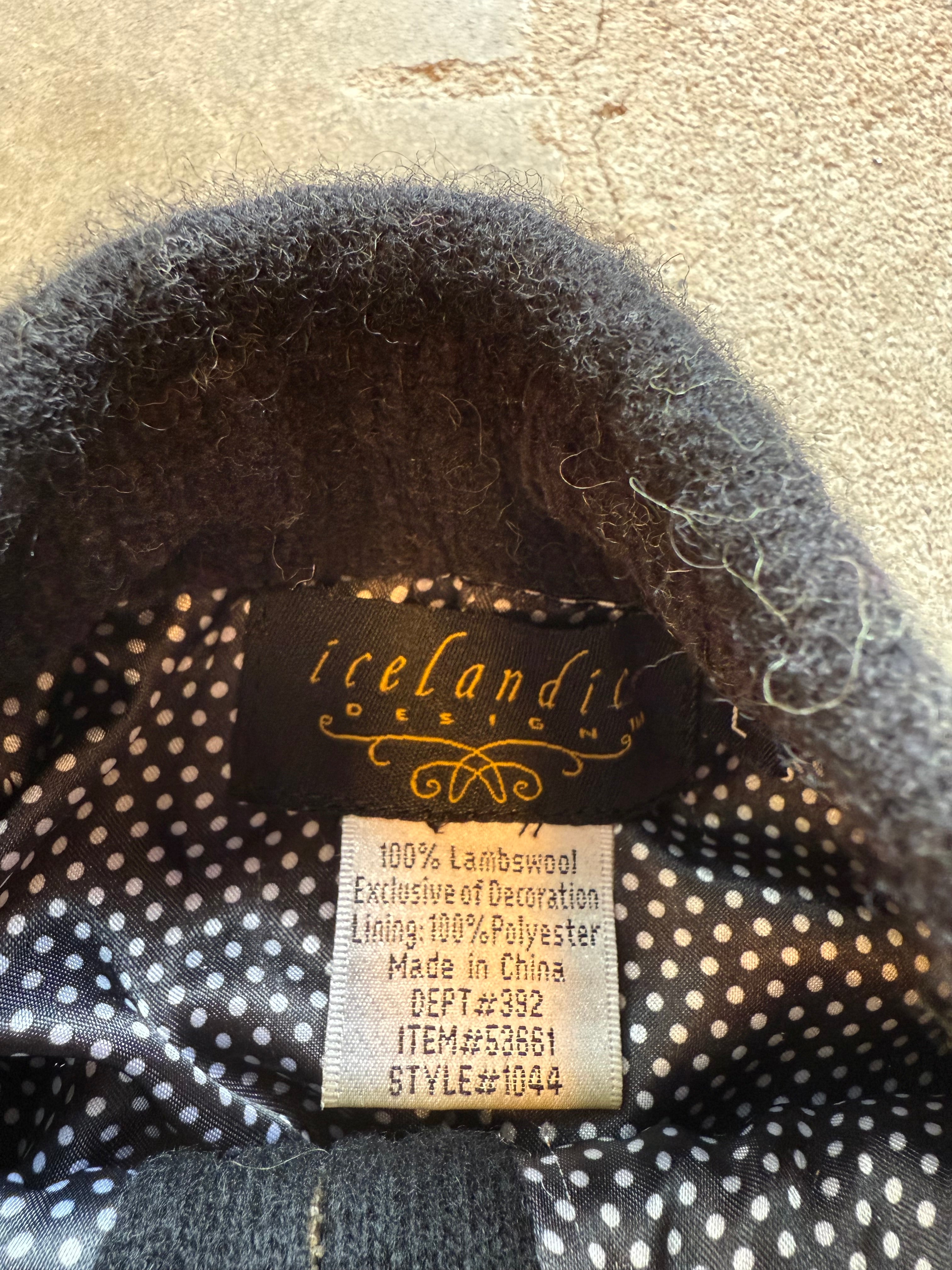 green icelandic design vtg 100% lambswool sweater, L (fits like S!!!)