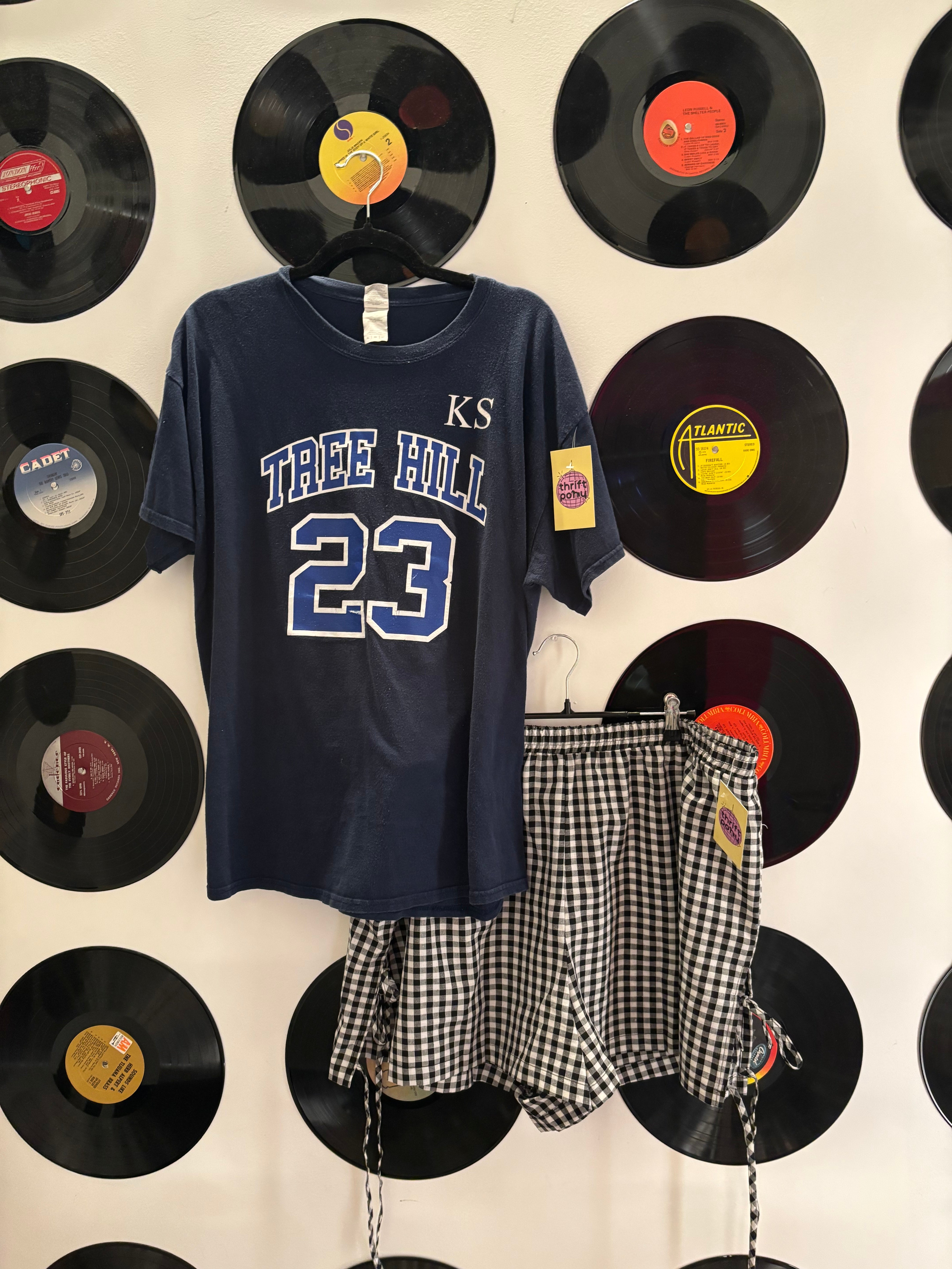 navy gildan one tree hill tee, xl