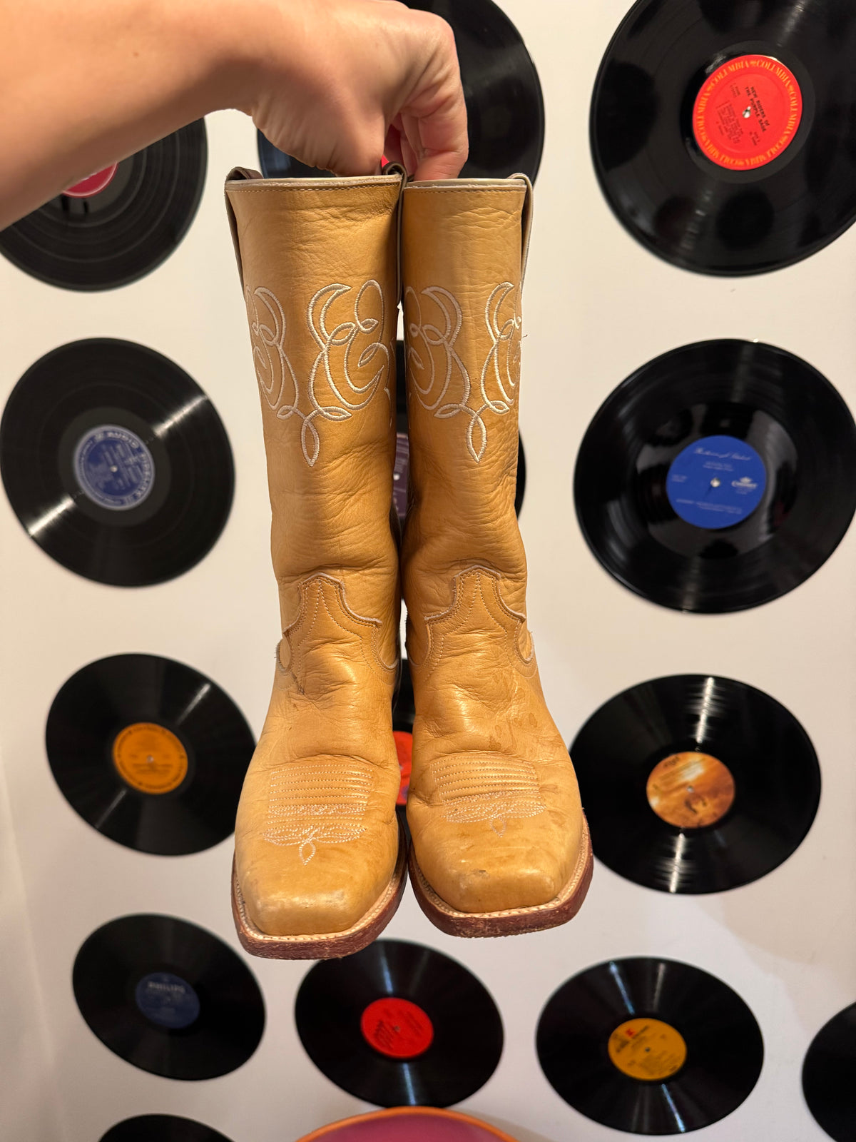 tan justin cowboy boots, 5.5