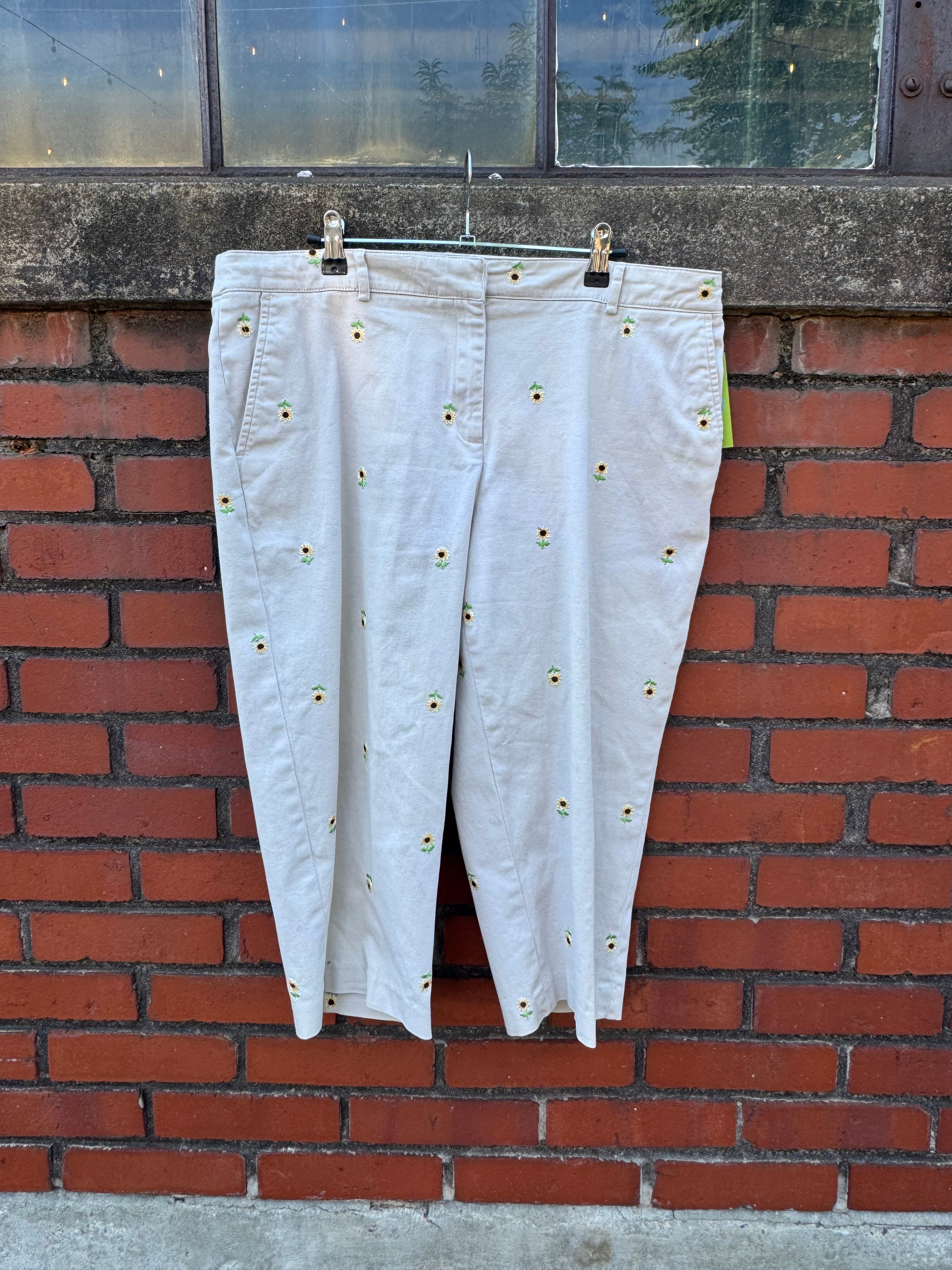 beige yellow briggs embroidered sunflower capris, 16p