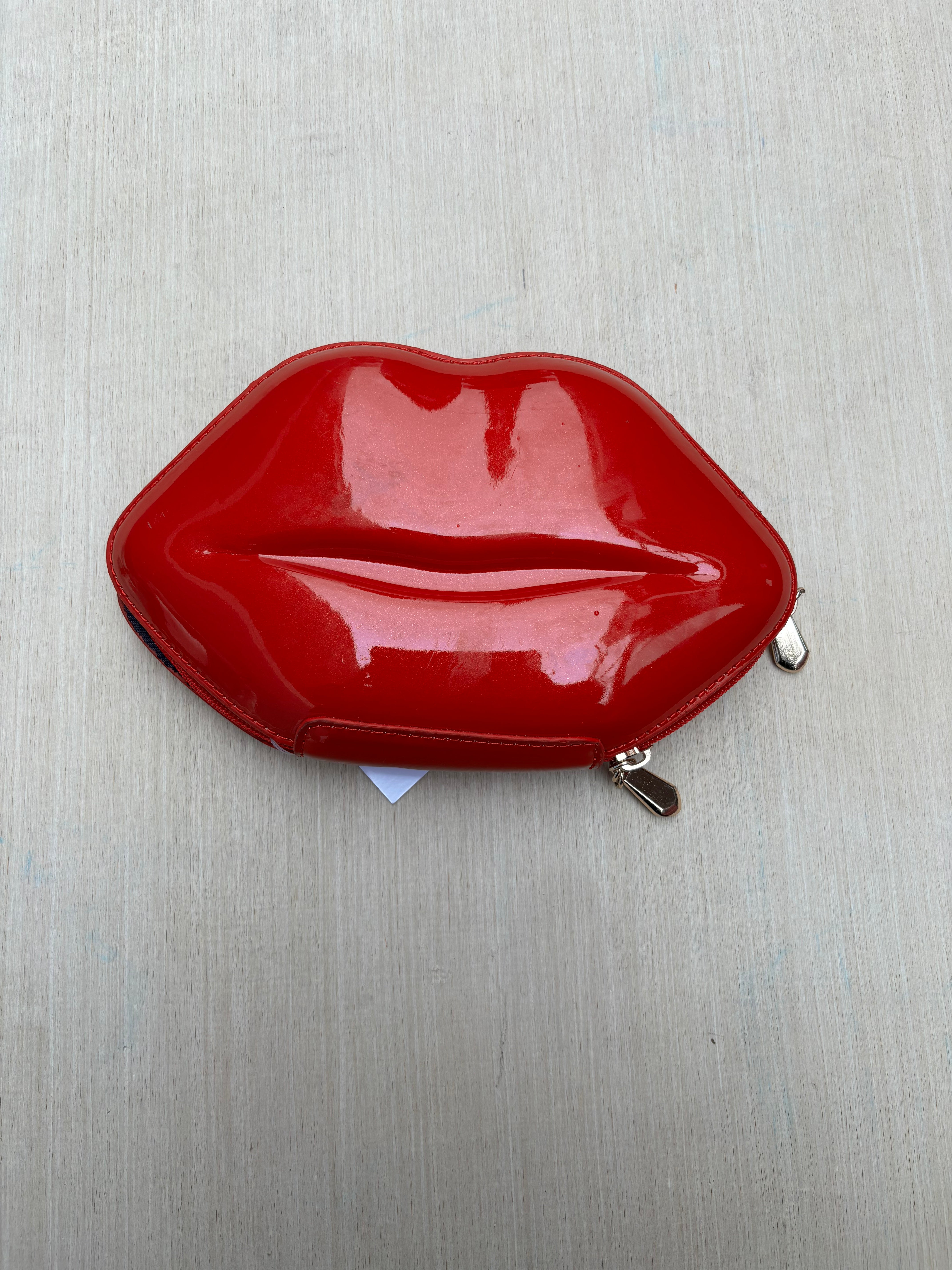 red kiss bag