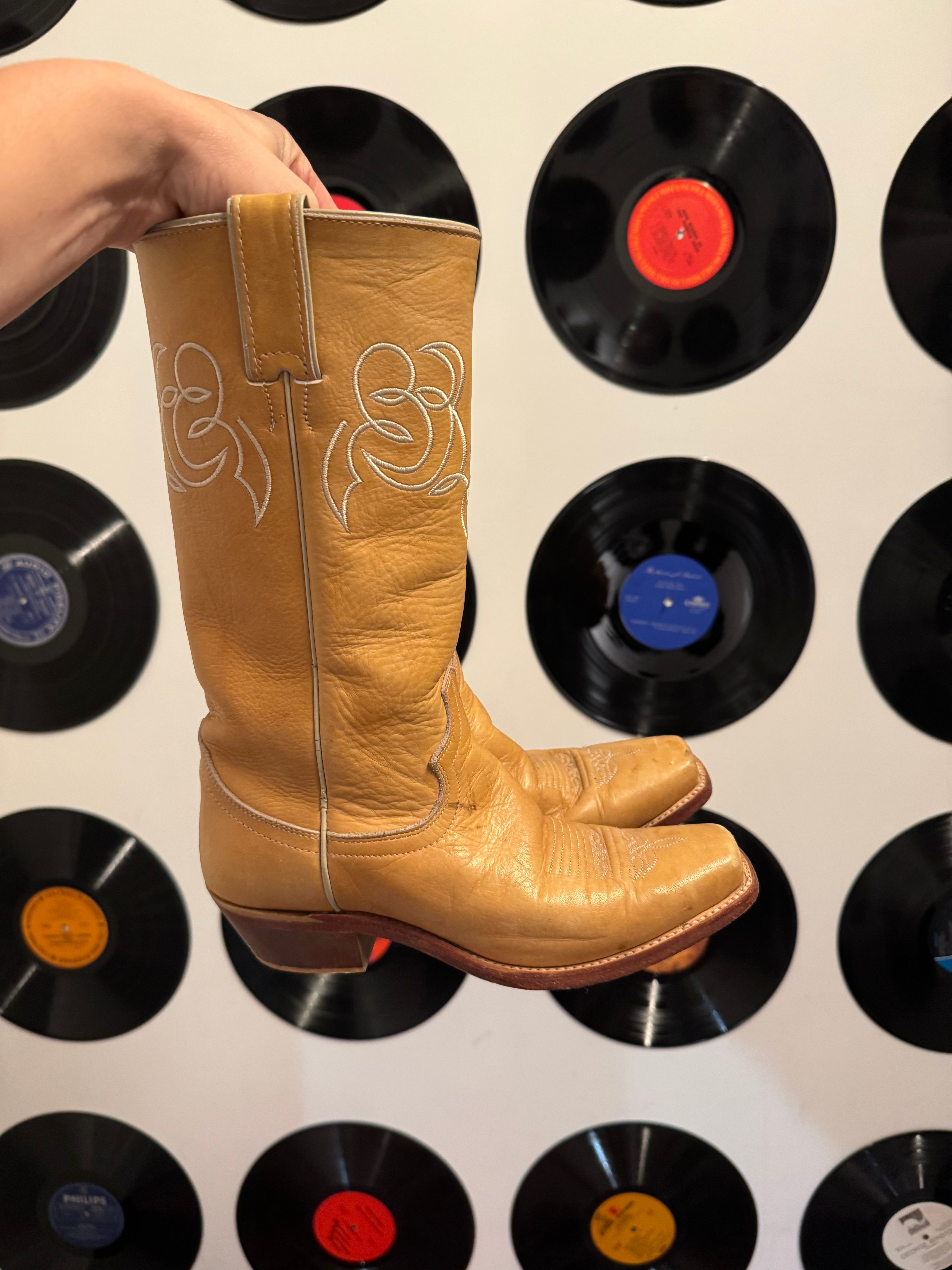 tan justin cowboy boots, 5.5