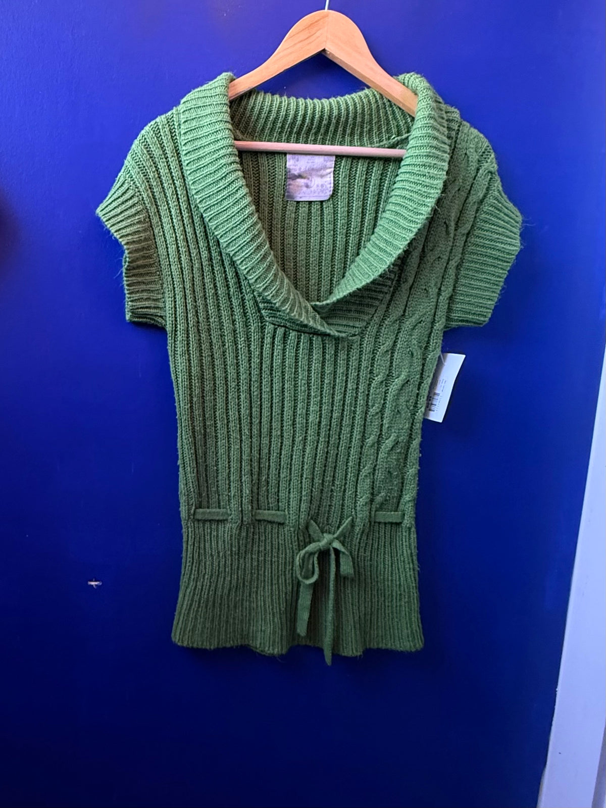 green red camel vneck sweater top, m
