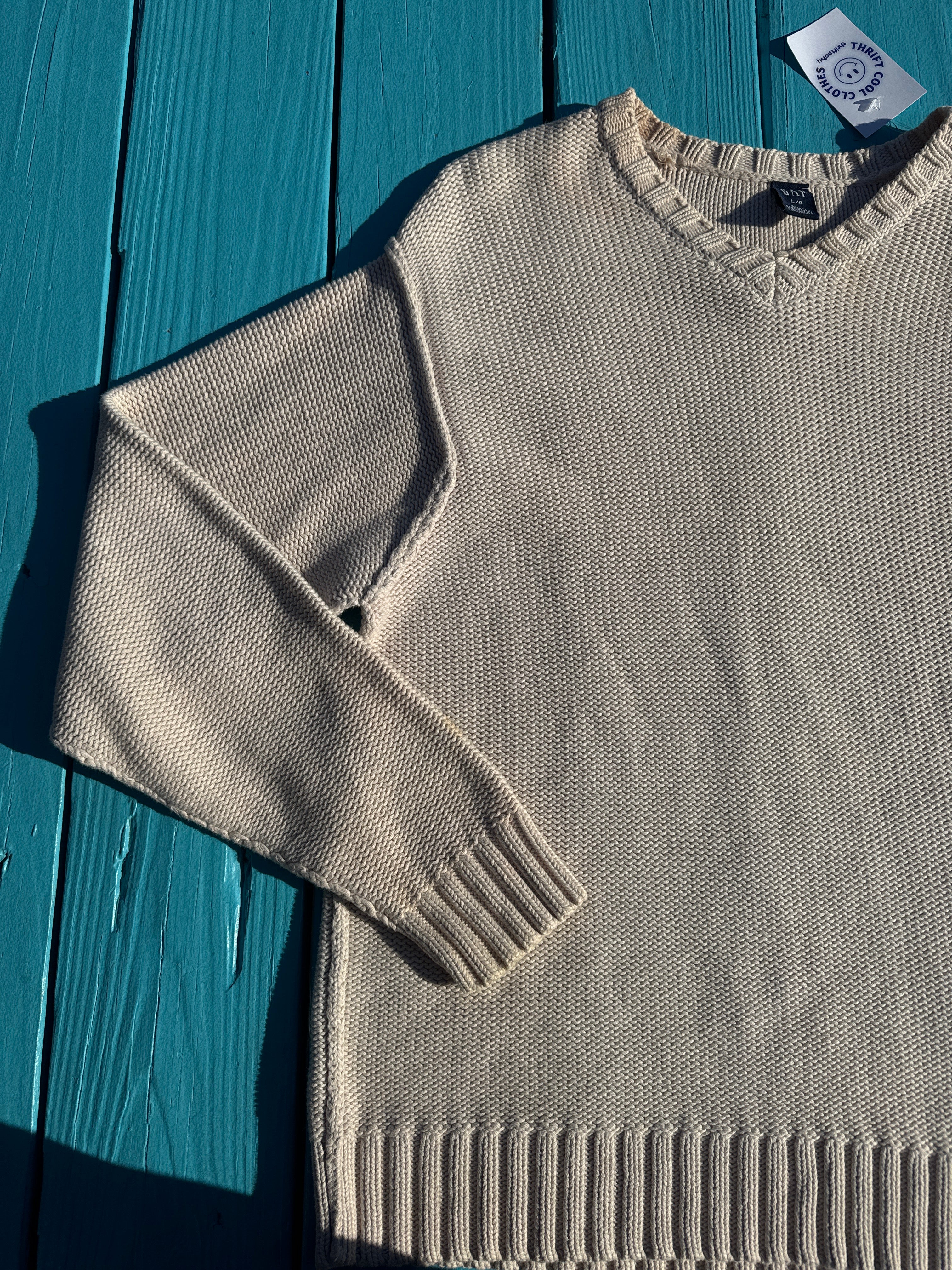 beige gap v neck sweater, L