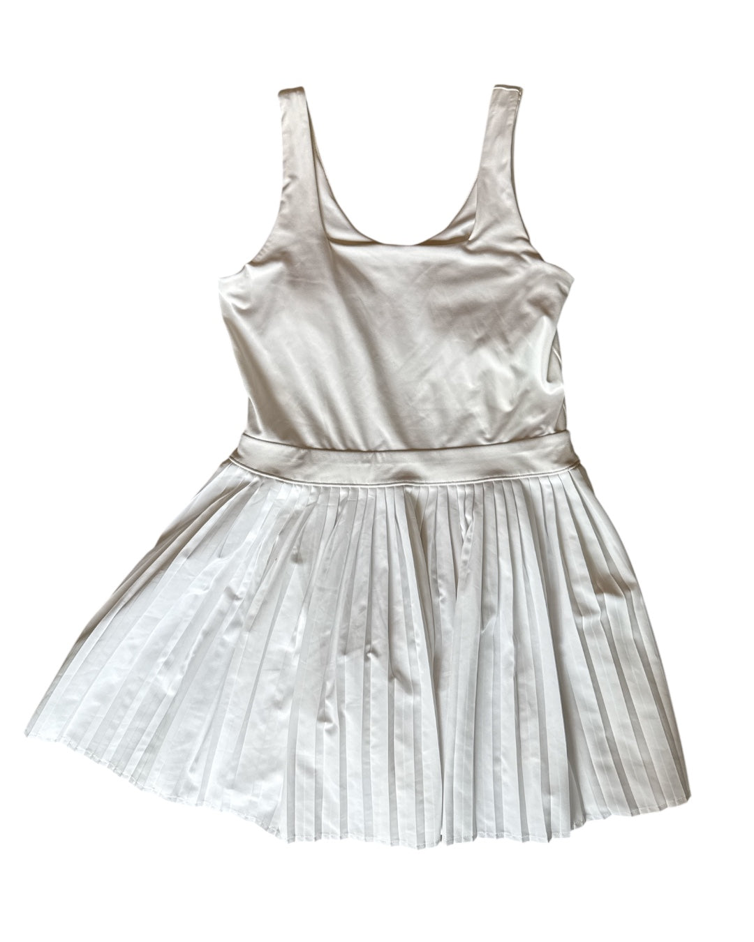 white all in motion athletic dress with pleated skirt, M