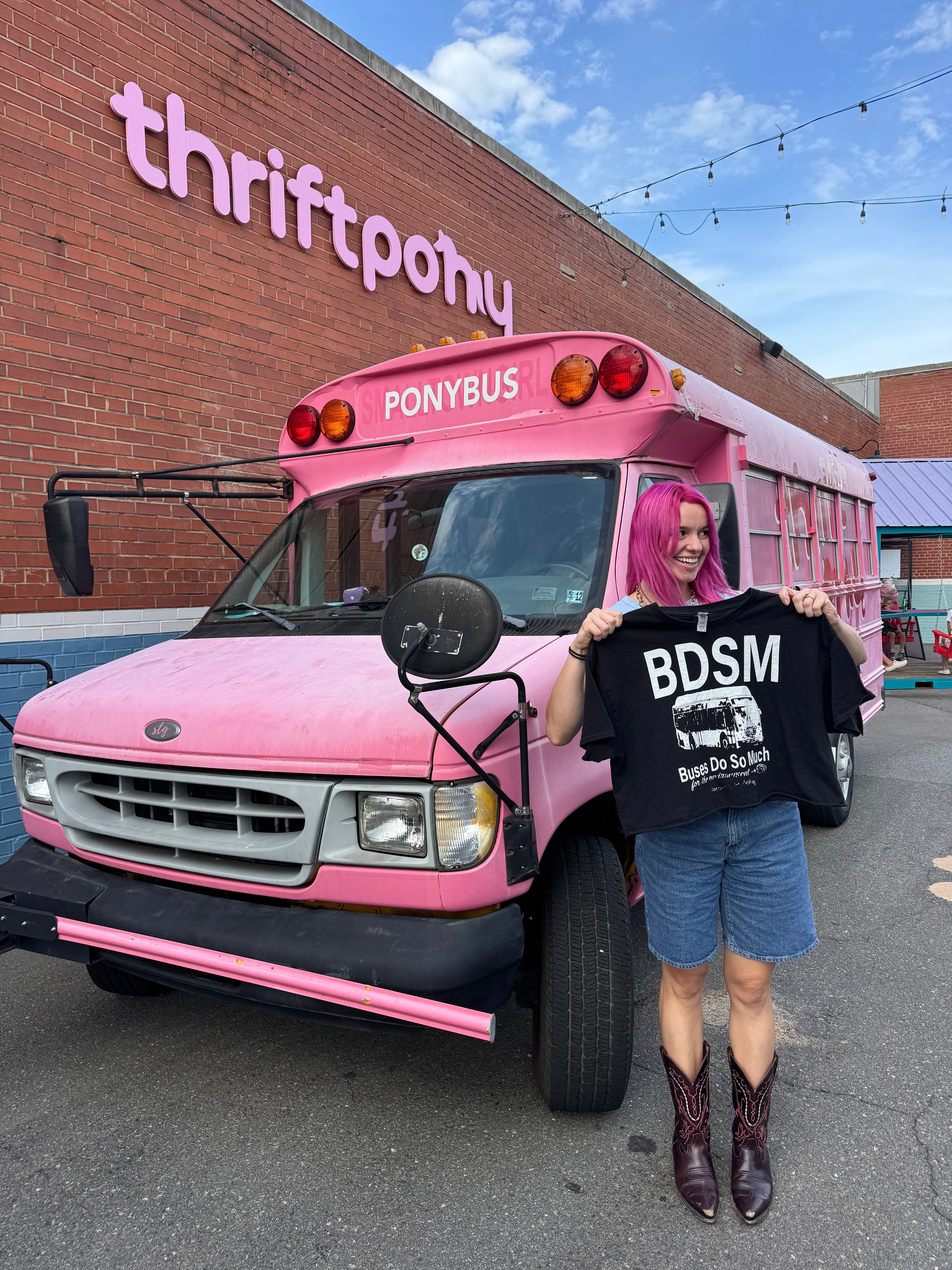 Black Gildan Bdsm buses crop tee, XL