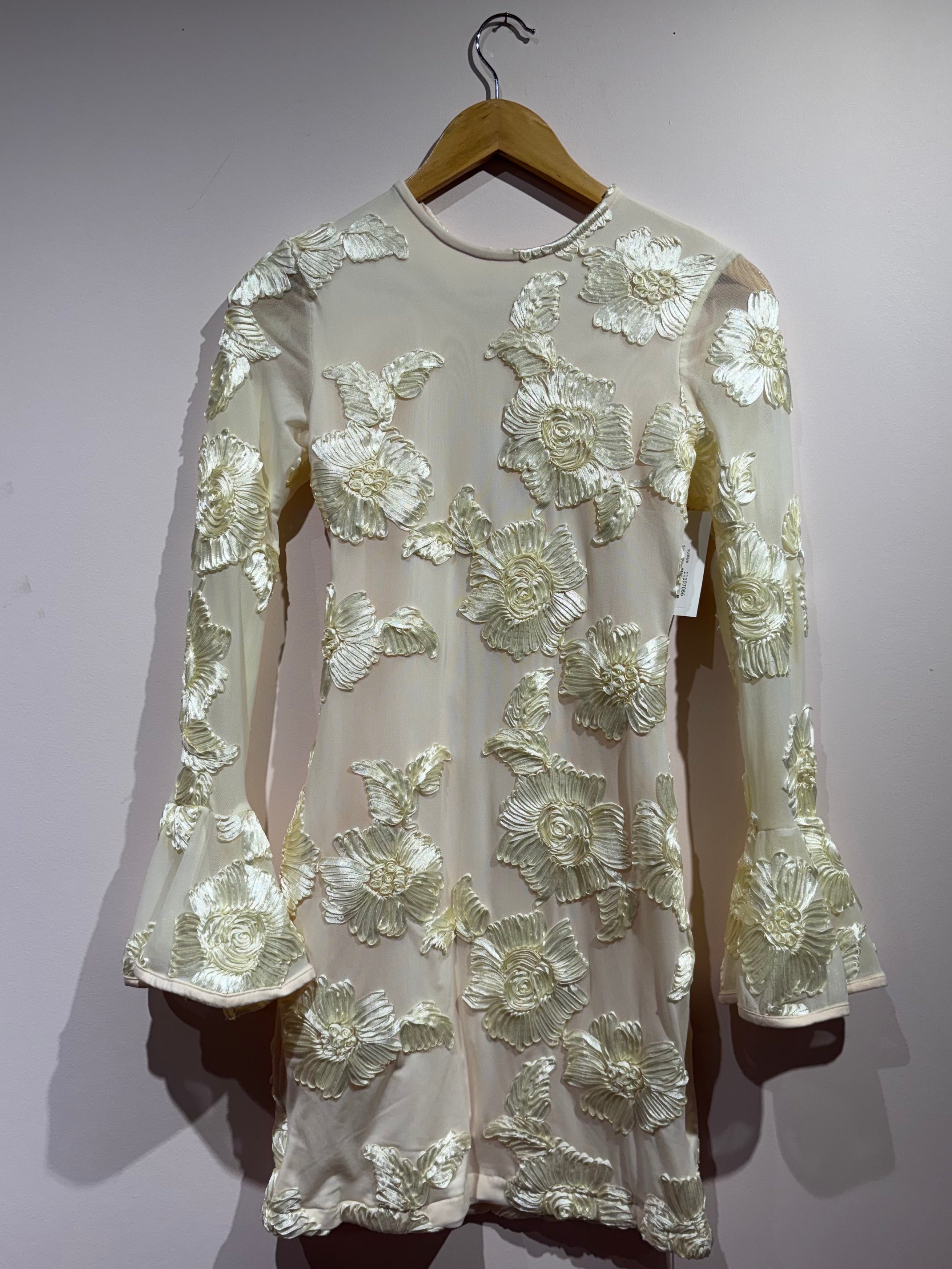 cream sunfere nwt 3d flower cutout dress, m