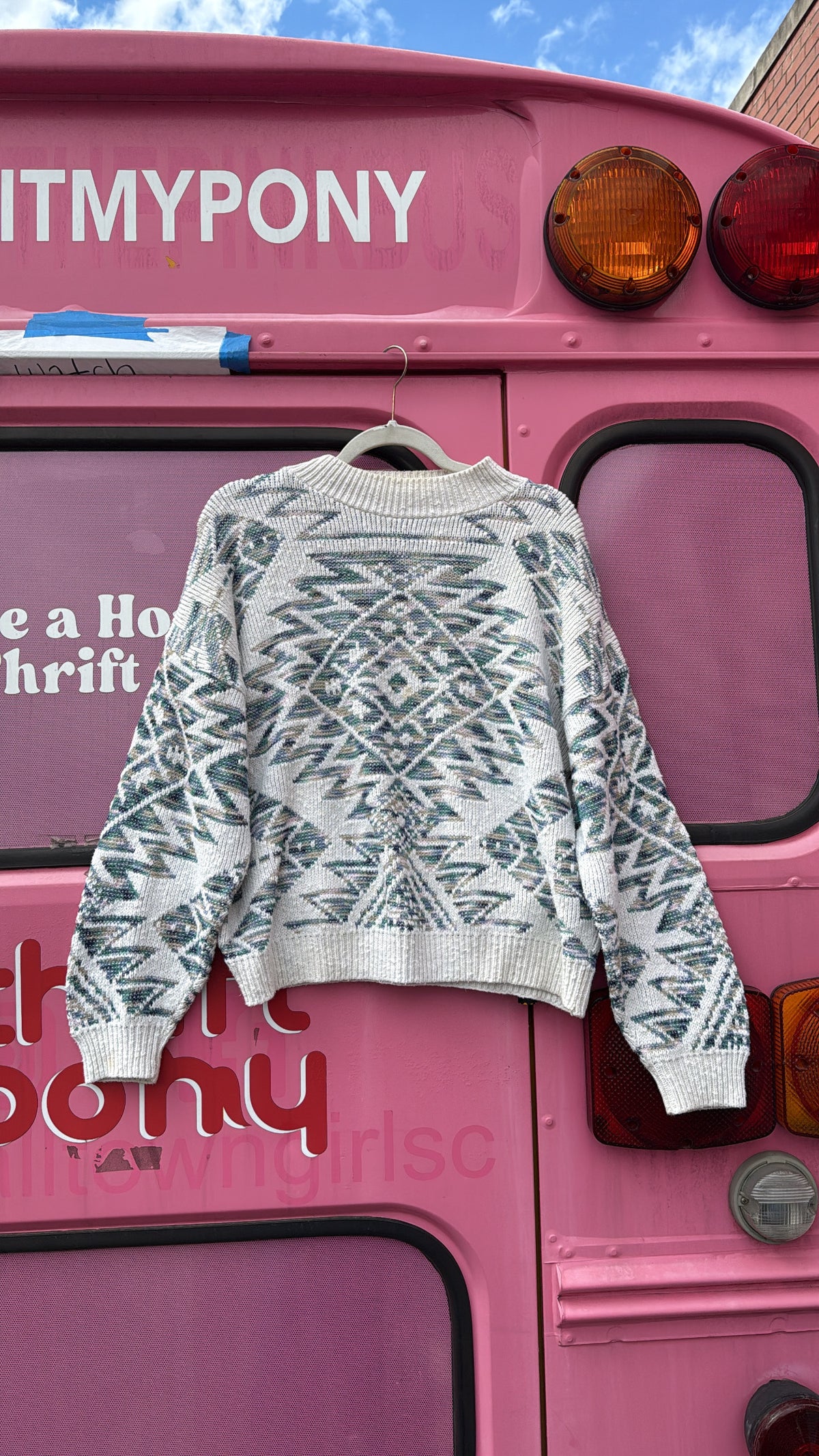 white green blue across america vtg geometric sweater (fits like a L)