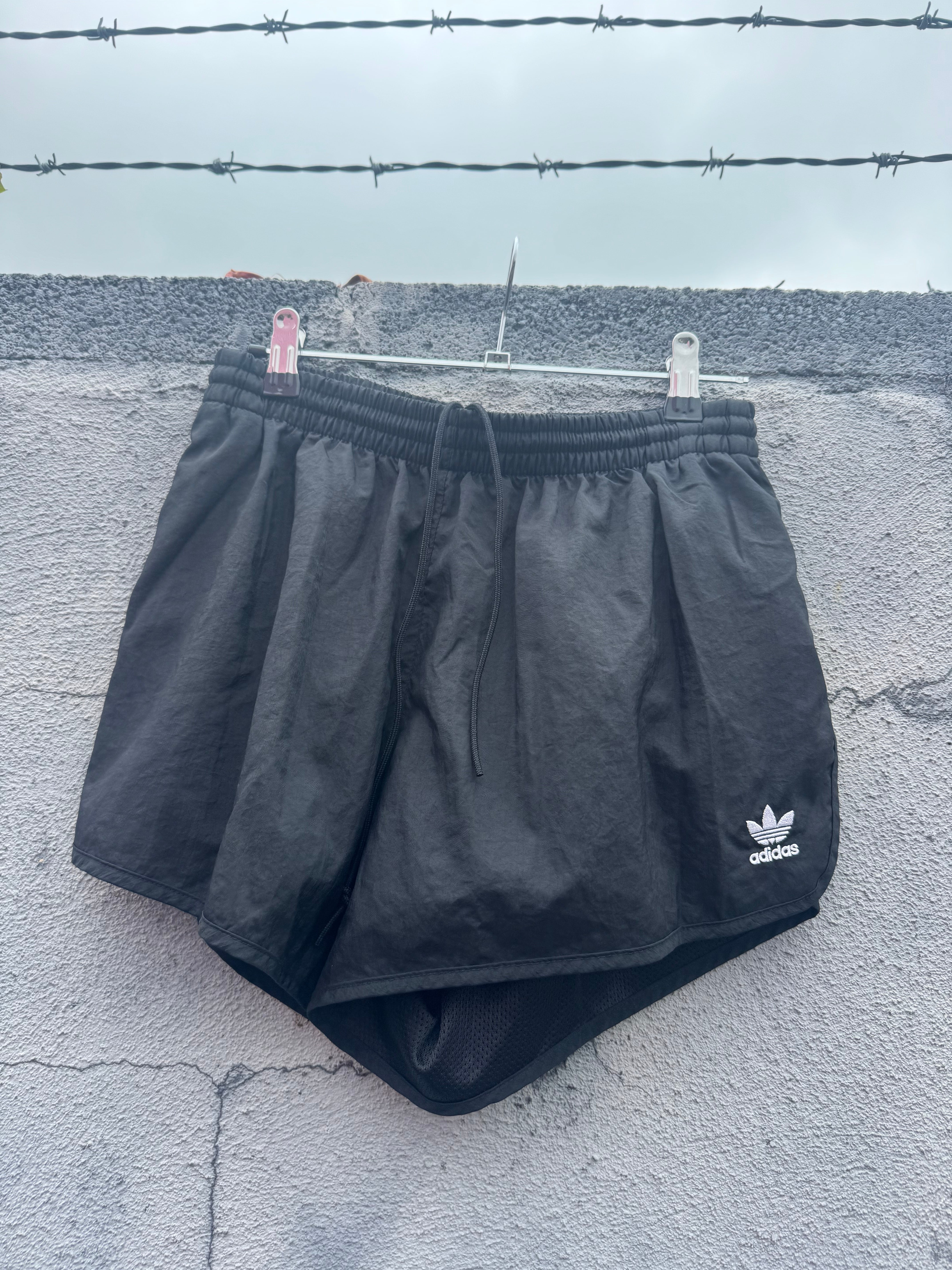 black white adidas running shorts, s