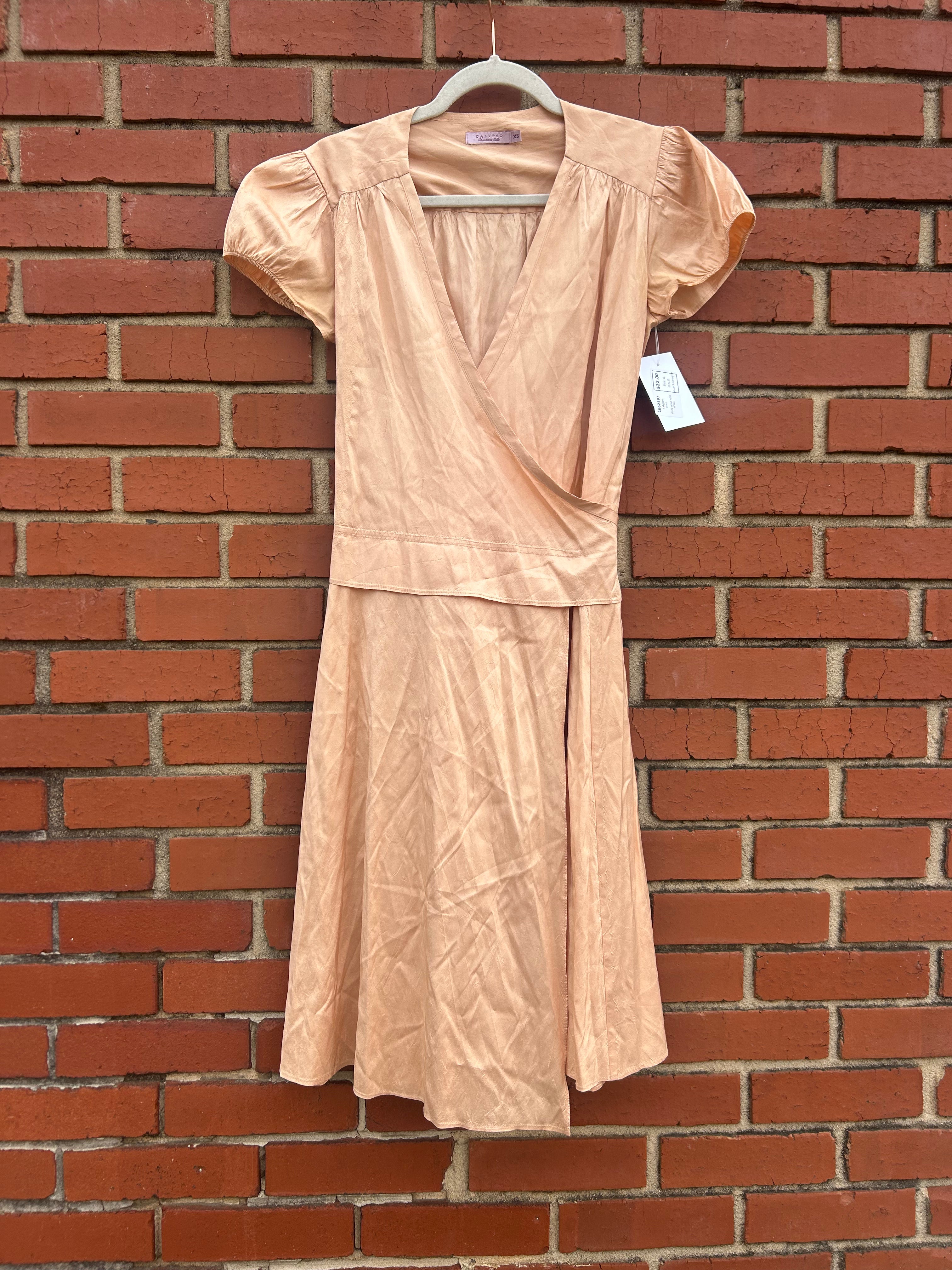 peach calypso shiny wrap midi dress, xs