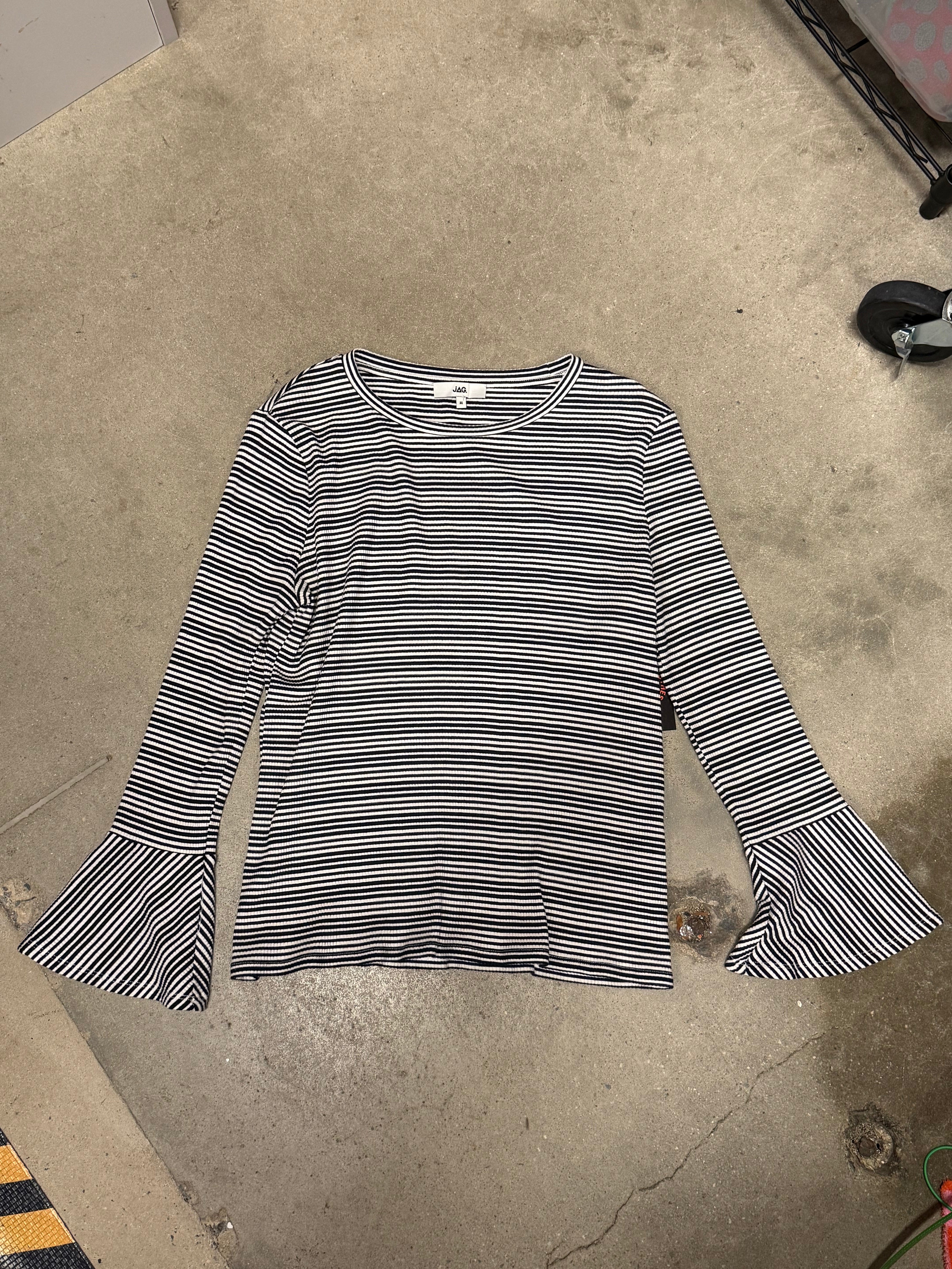 black white jag striped bellsleeve ls top, m