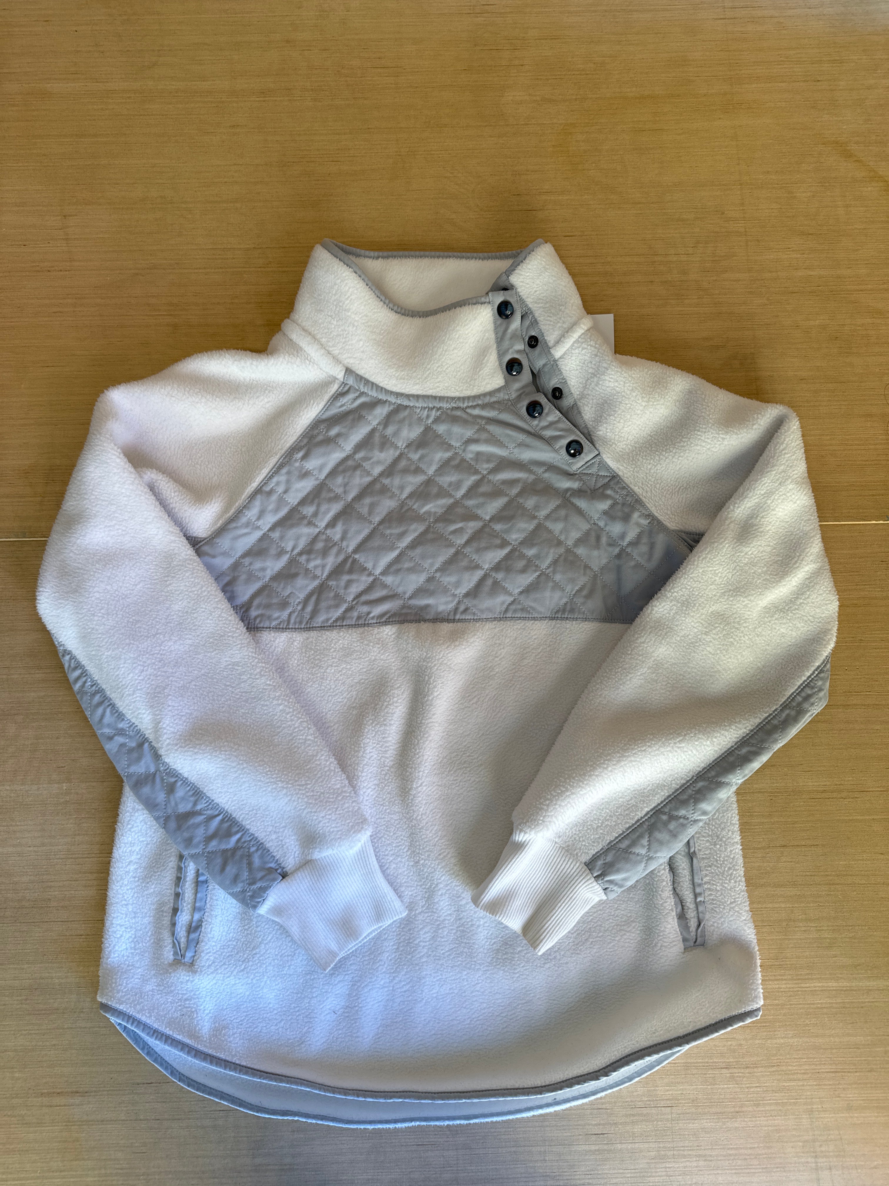 white abercrombie pullover asymmetrical button, m