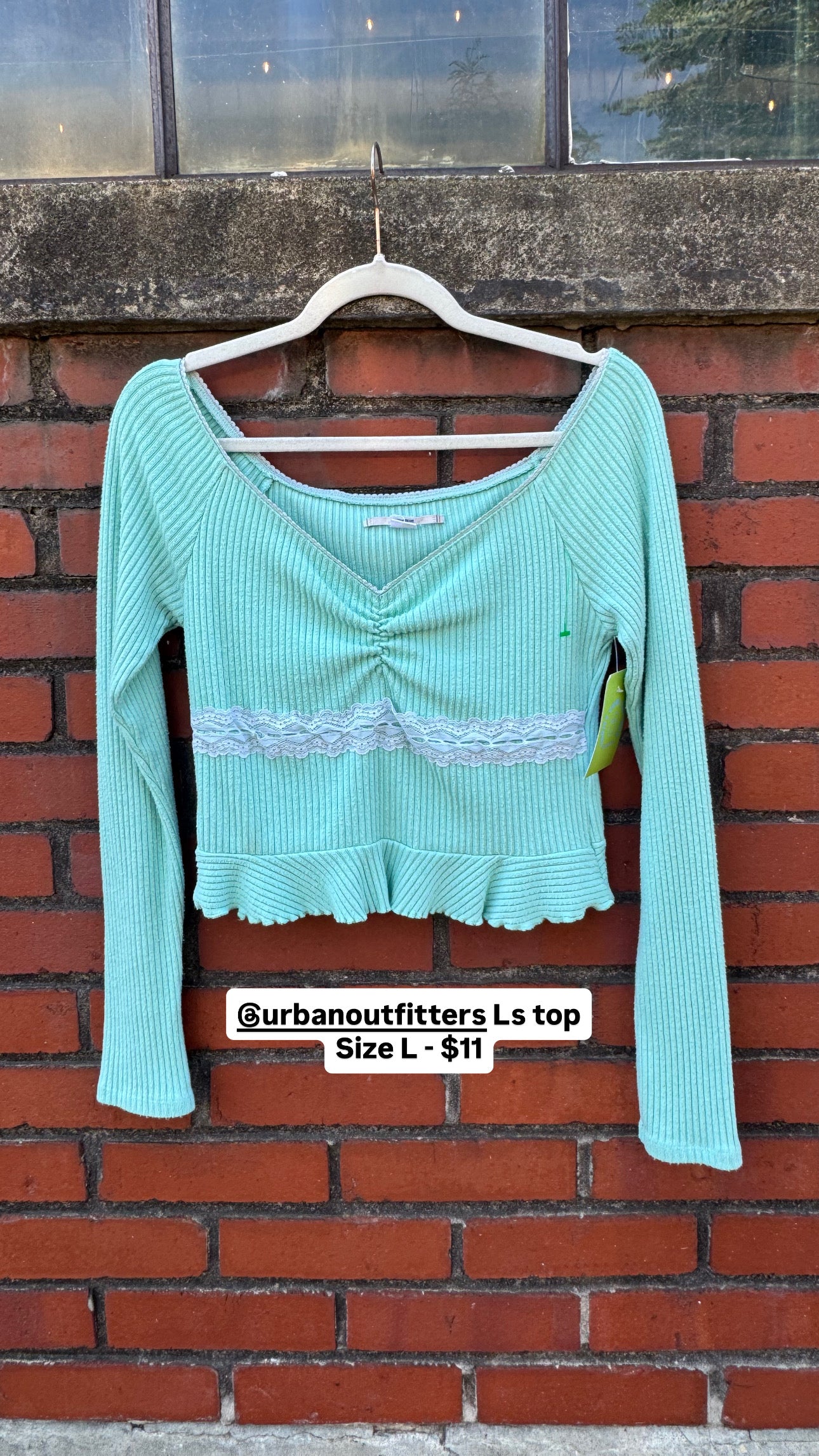 Mint white Kimichi blue Ls lace scrunch top, L