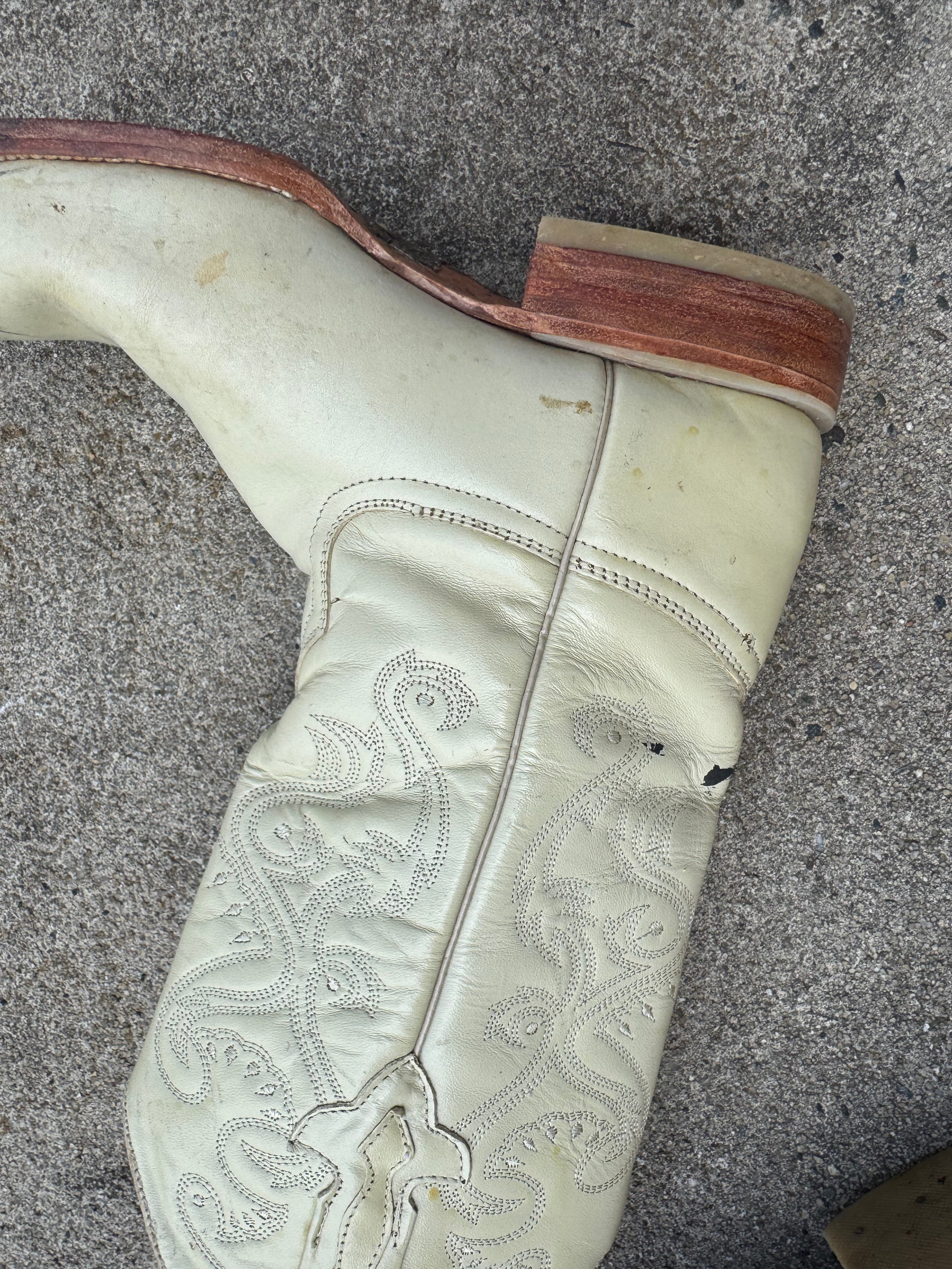 cream vtg leather cowboy boots, 7.5 men’s (fit like 8.5 women’s)