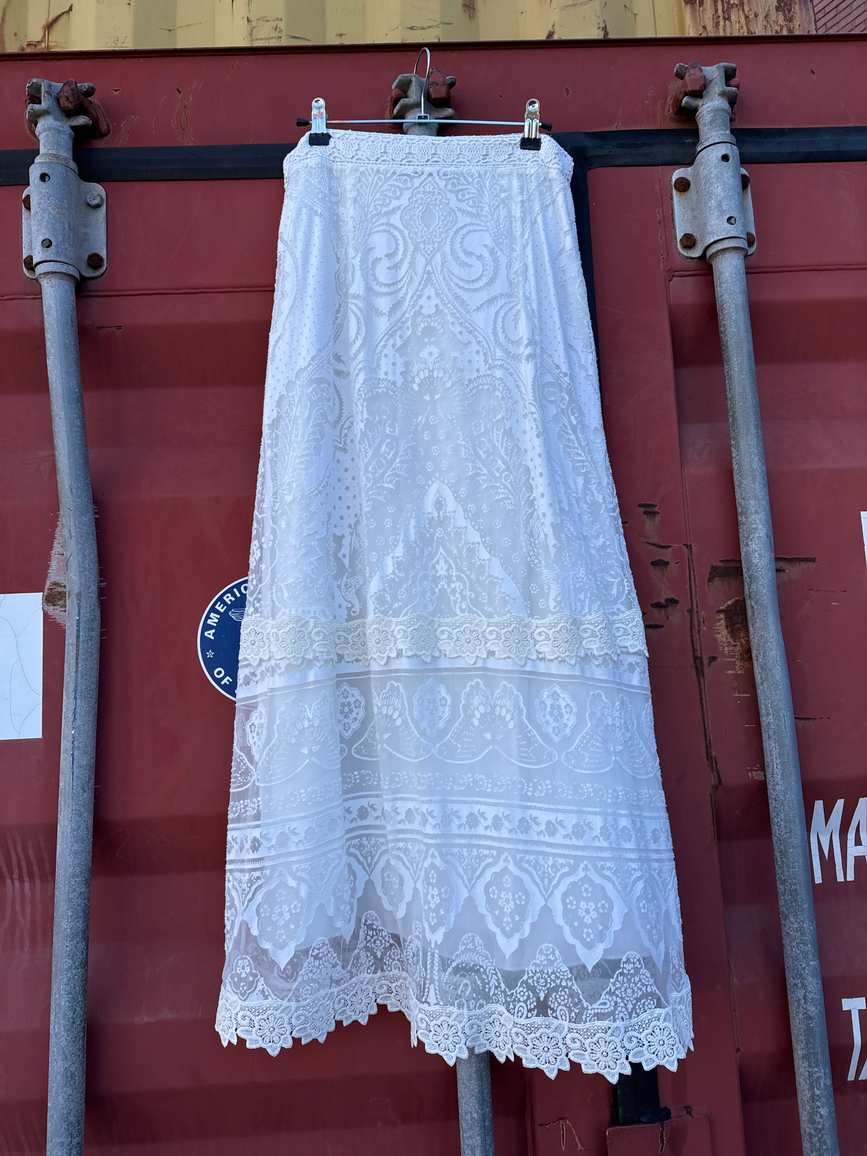 White Farm rio Lace skirt w eyelet, L