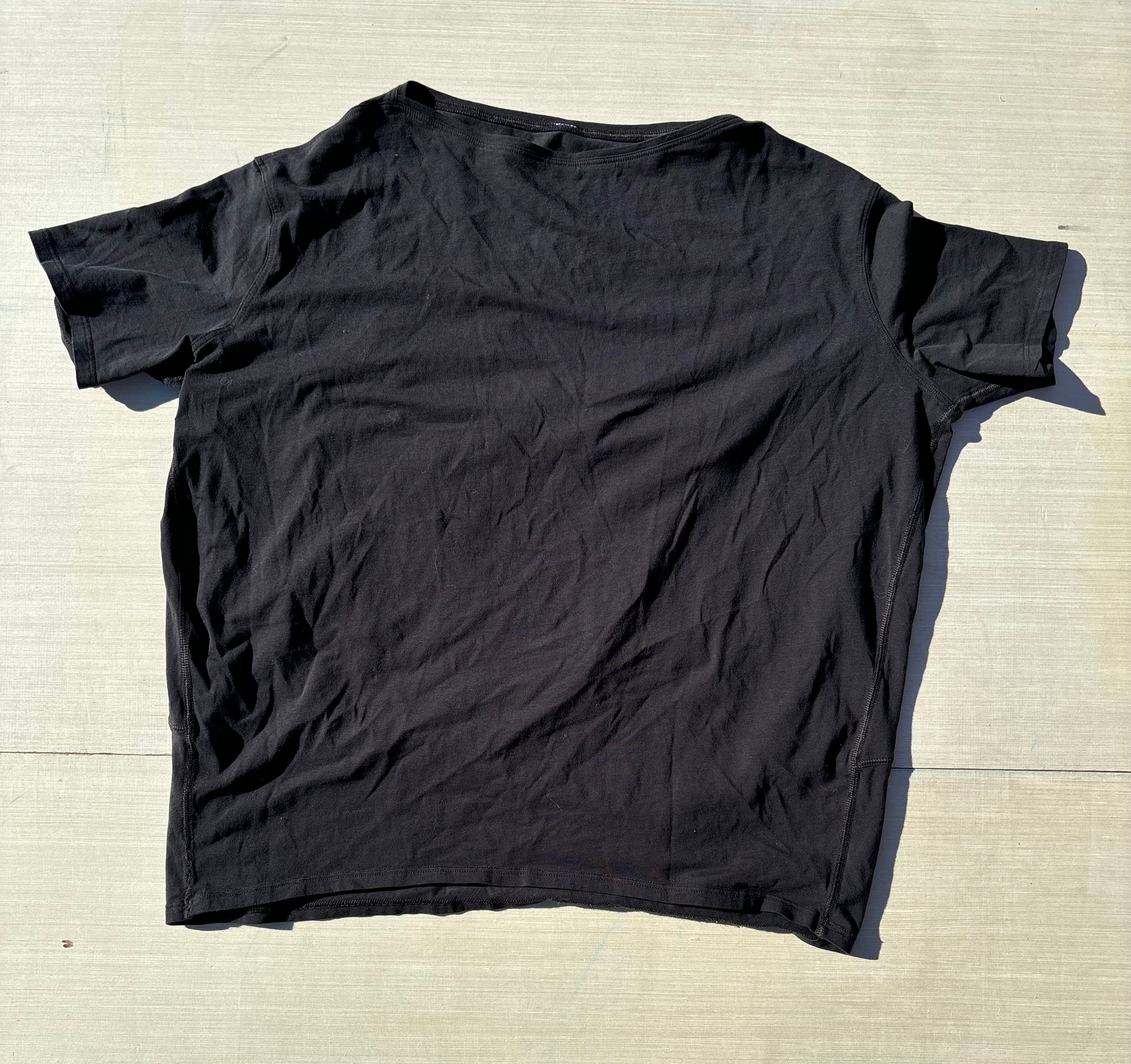 black lululemon t shirt, L