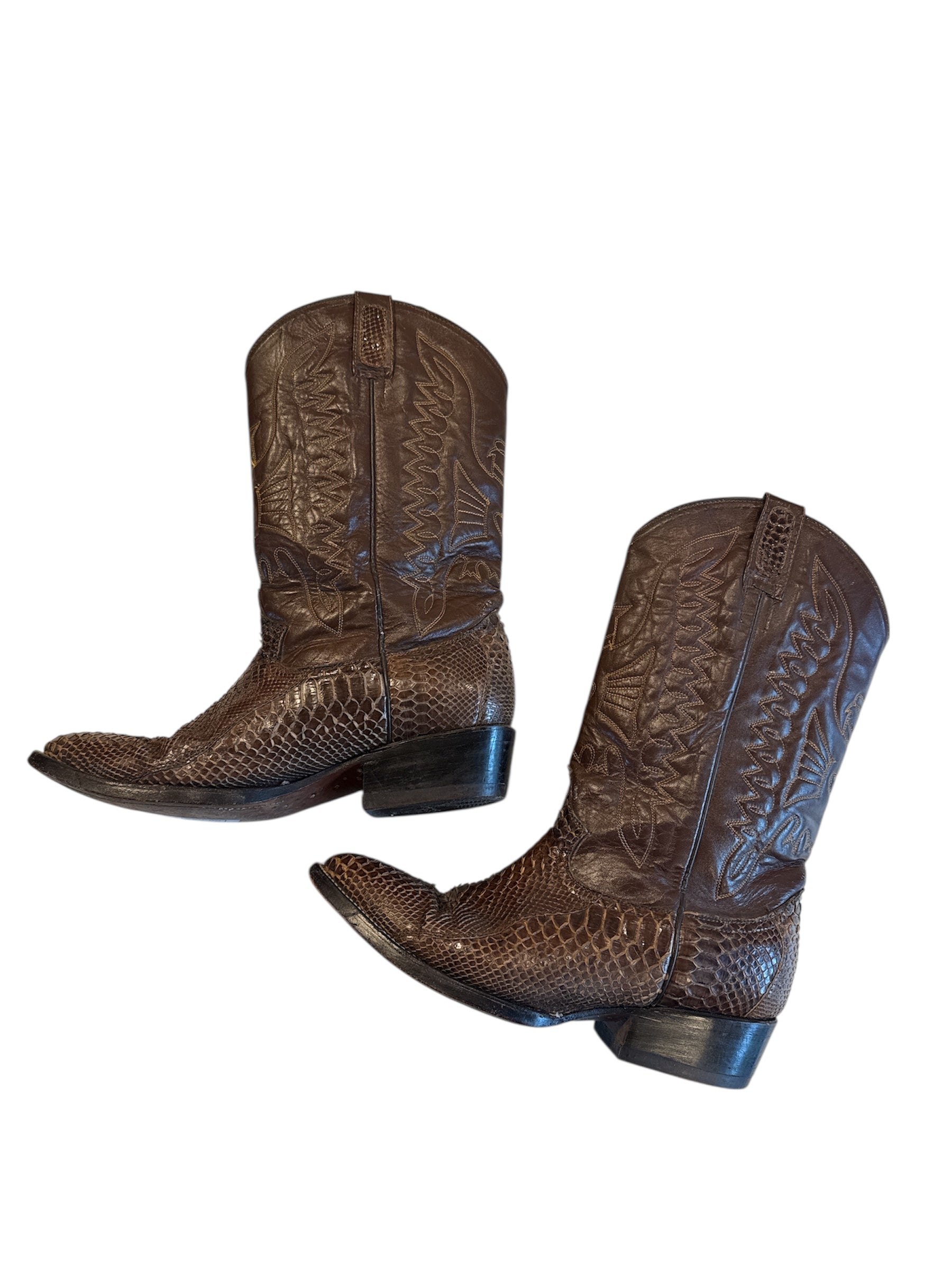 brown Vtg cowboy boots, fits like size 8 women’s