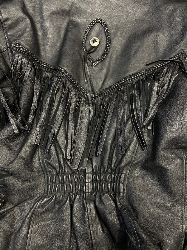 black  vtg leather fringe jacket, L