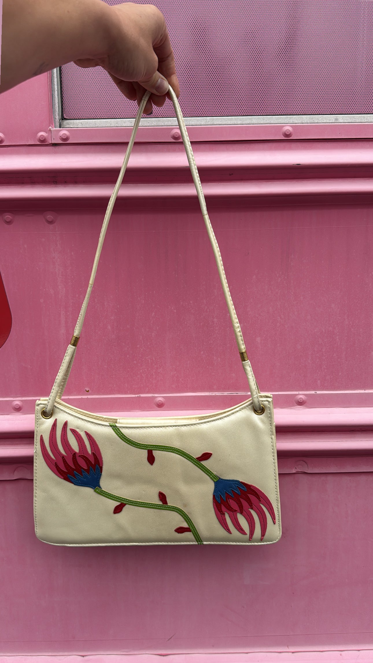 cream  vtg leather handbag with tulip design