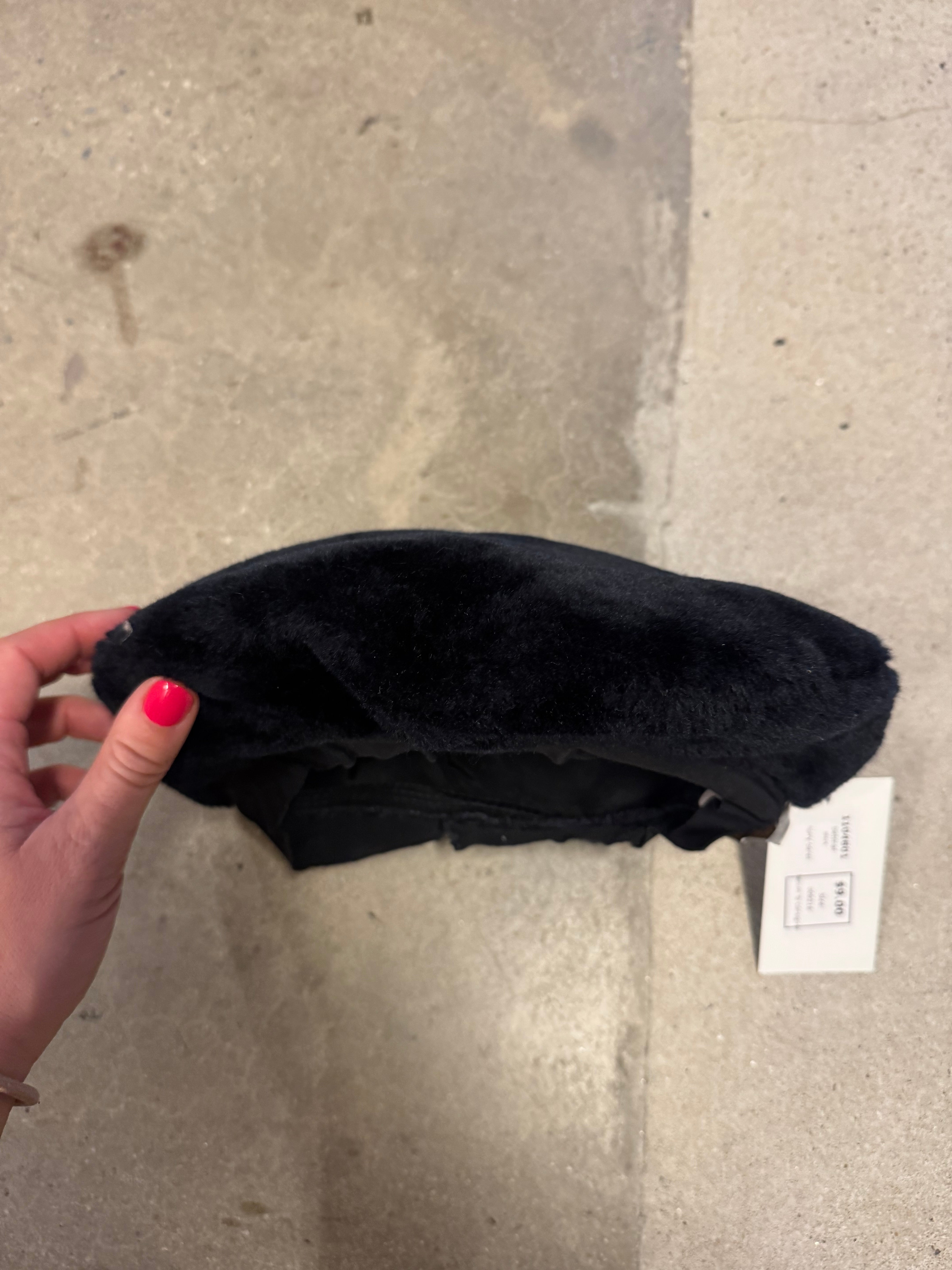 black betmar furry beret