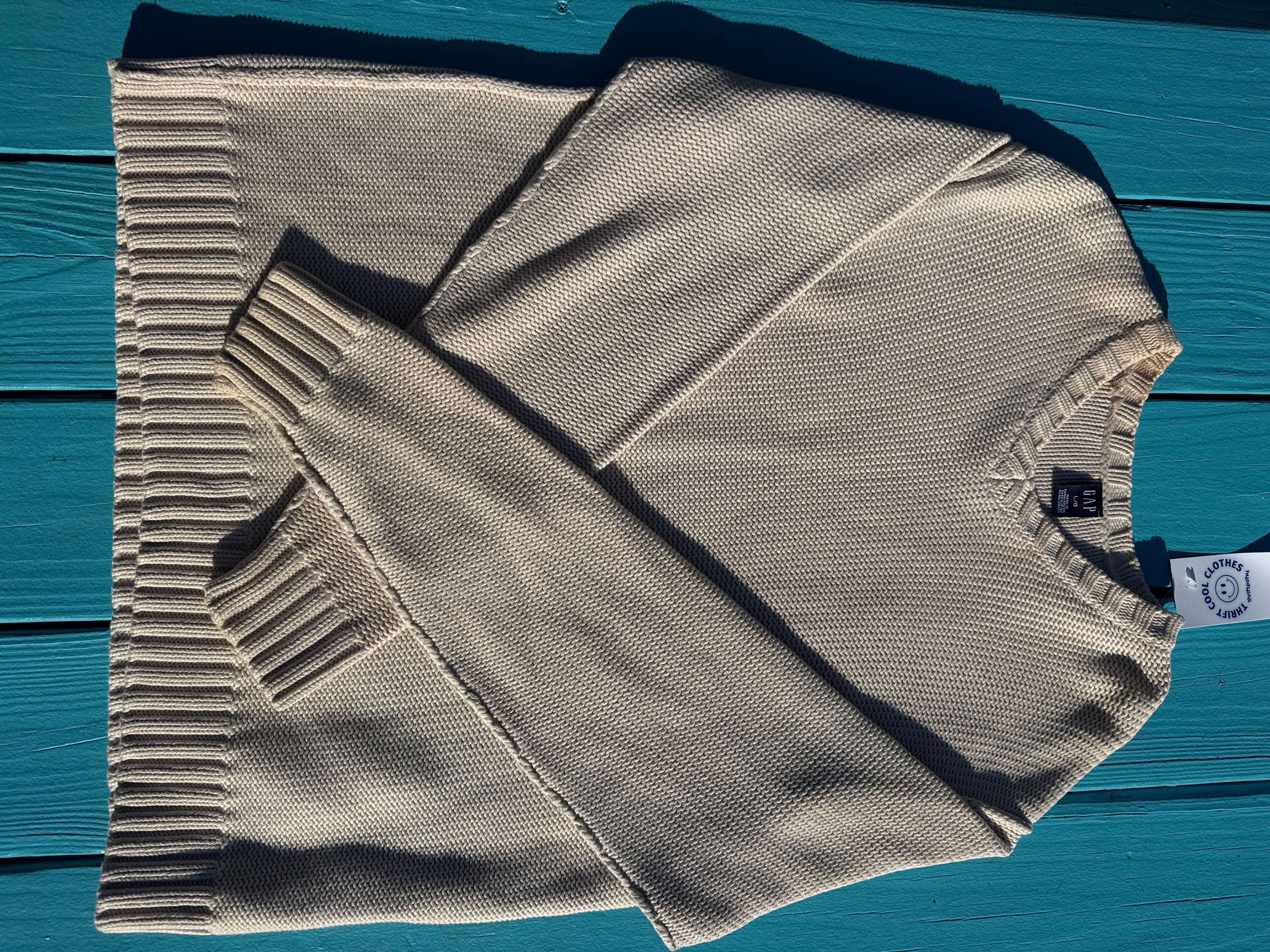 beige gap v neck sweater, L