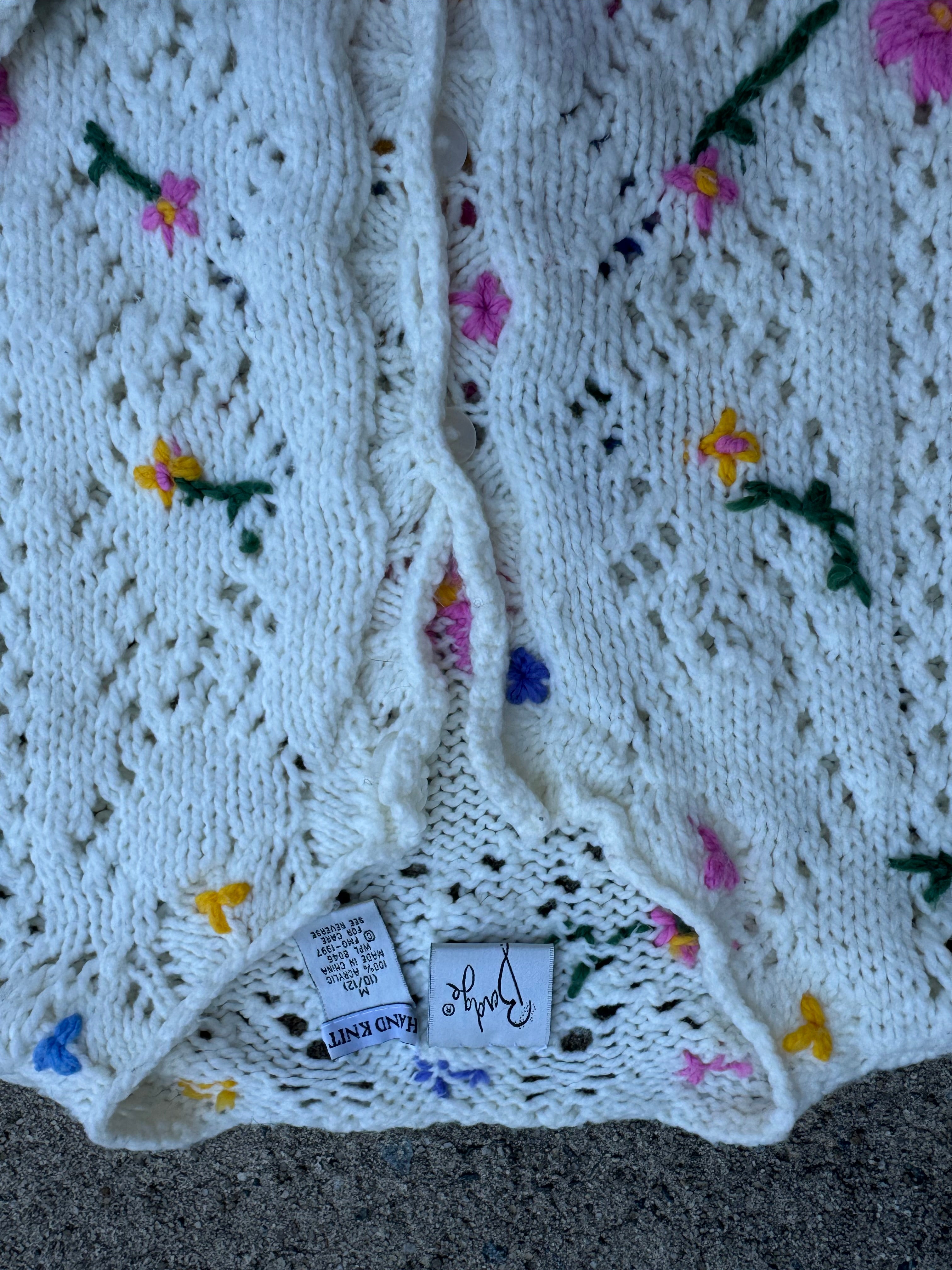 white badge floral embroider sweater, M
