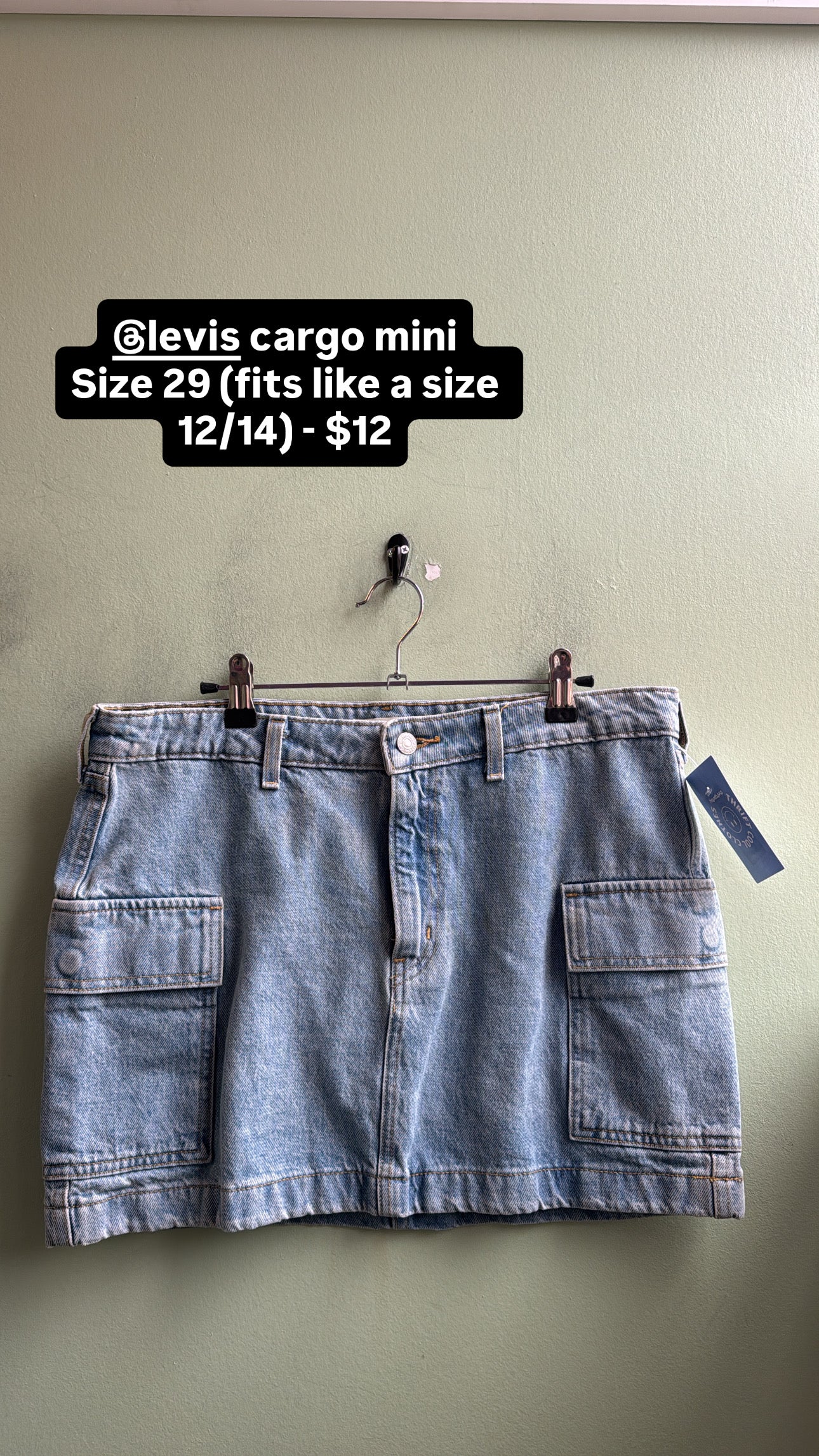 blue levi cargo denim mini skirt, 29