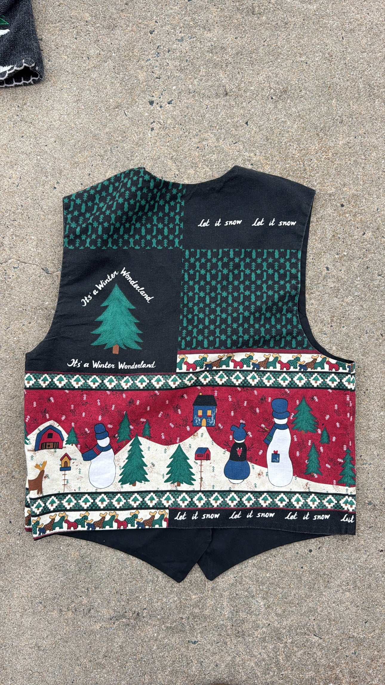 green black red  snowman vest, L