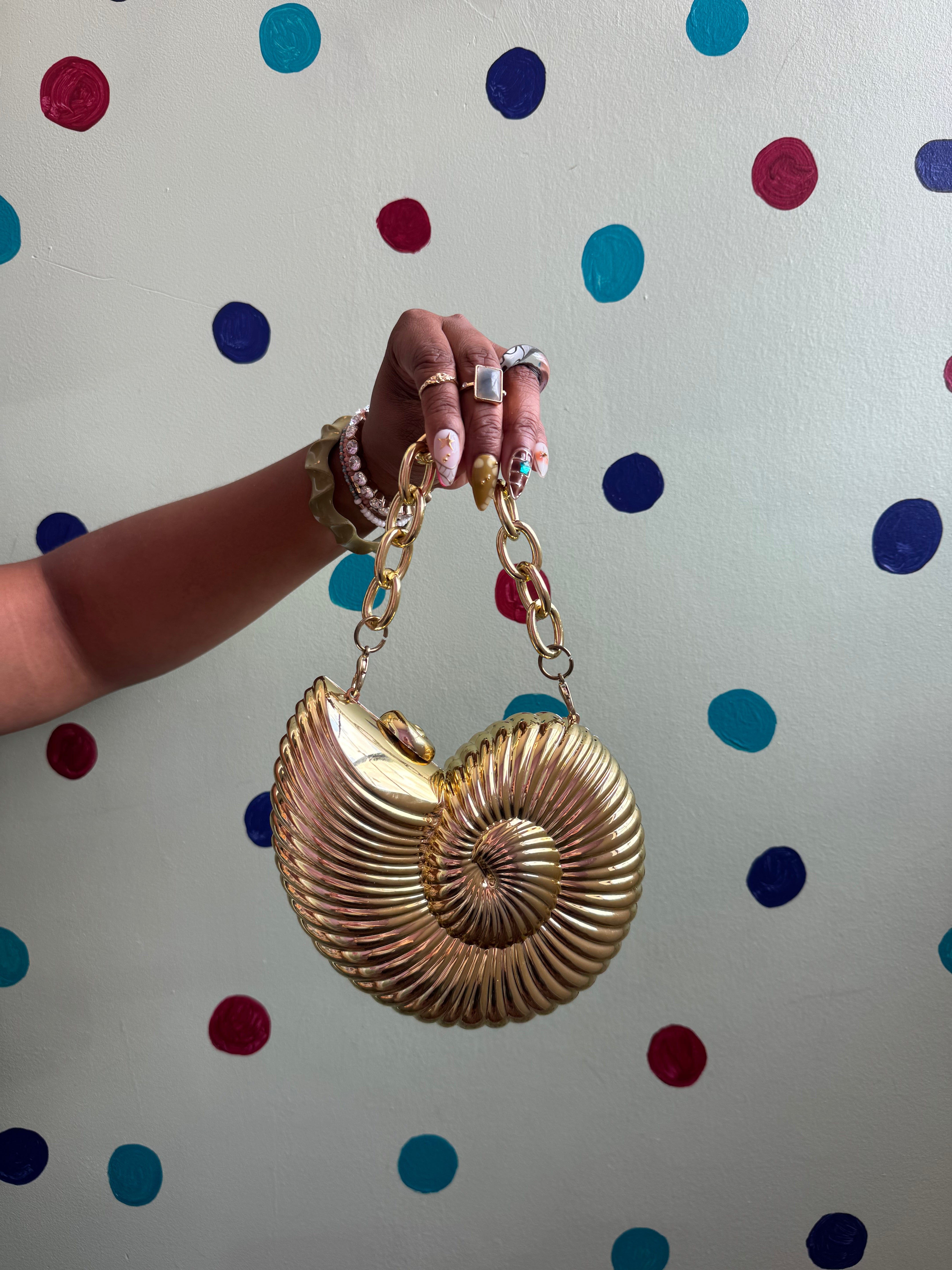 gold  conchshell purse