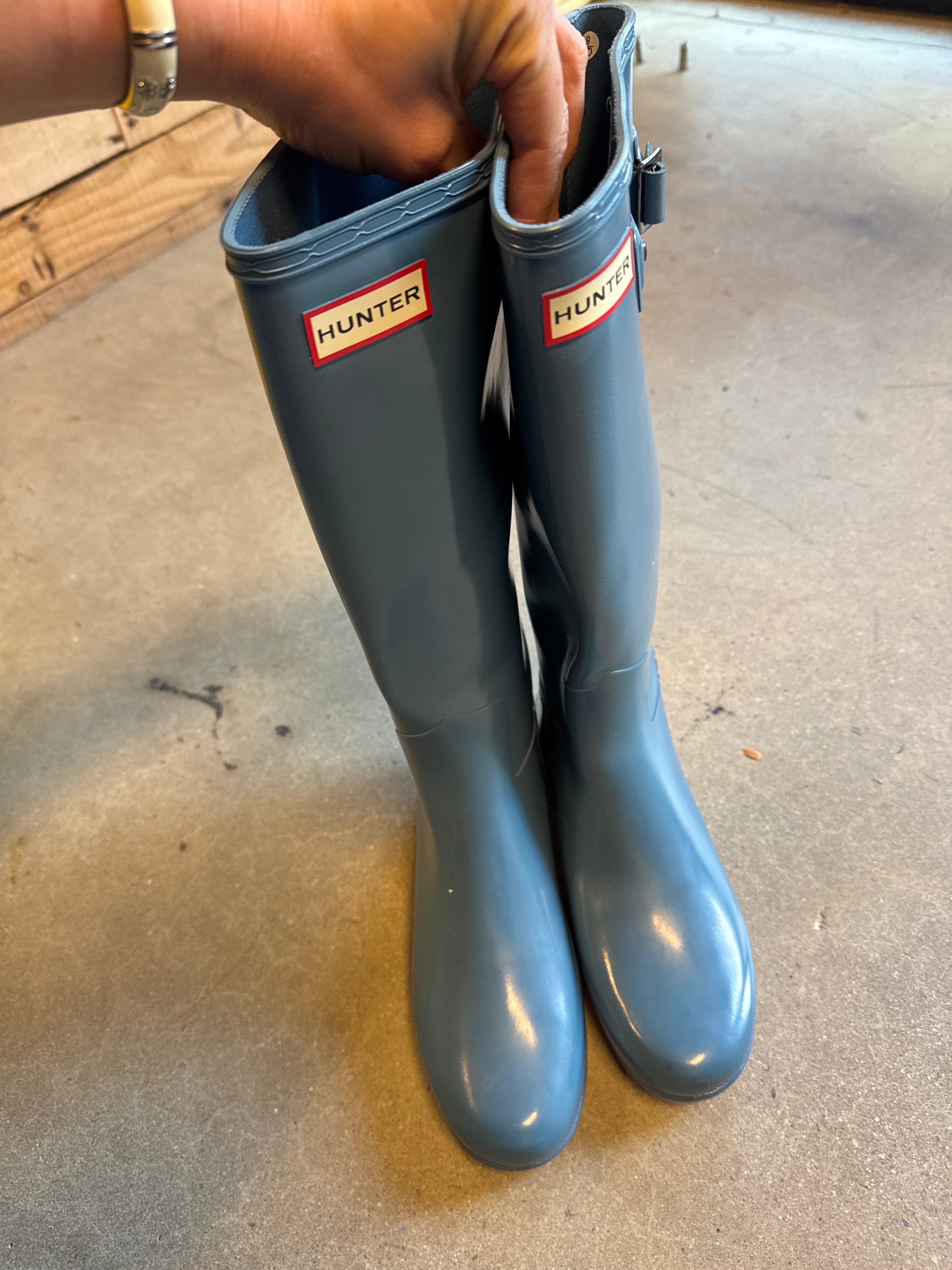 blue Hunter tall rain boots, 7 1/2