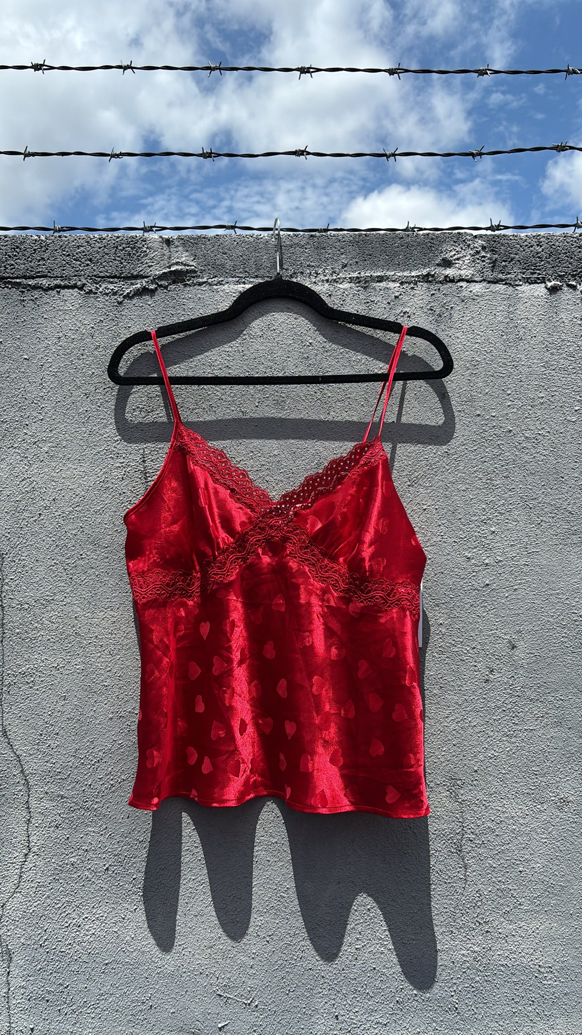 red jaclyn smith heart lingerie top, m