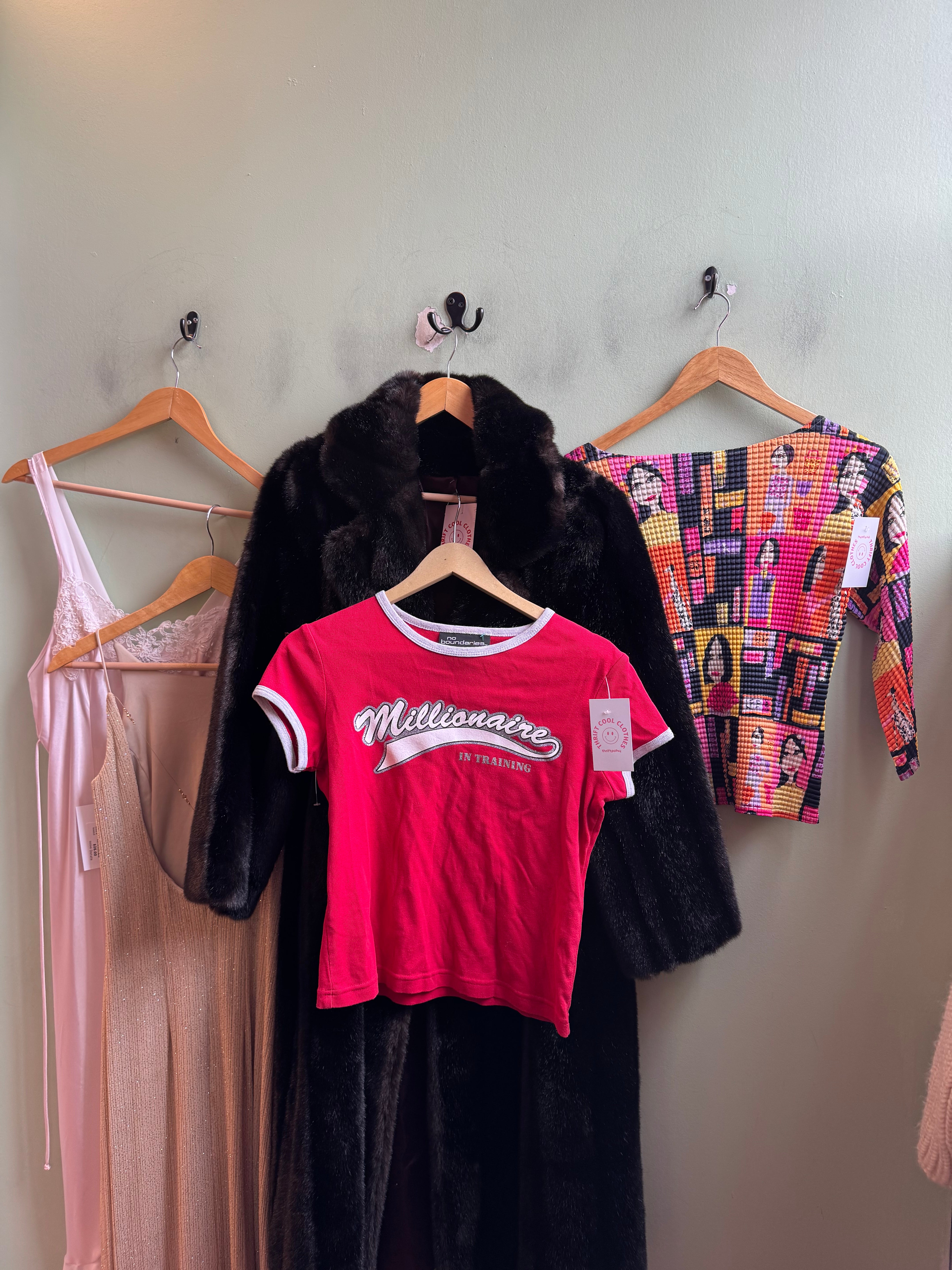 red white nobo millonaire, medium