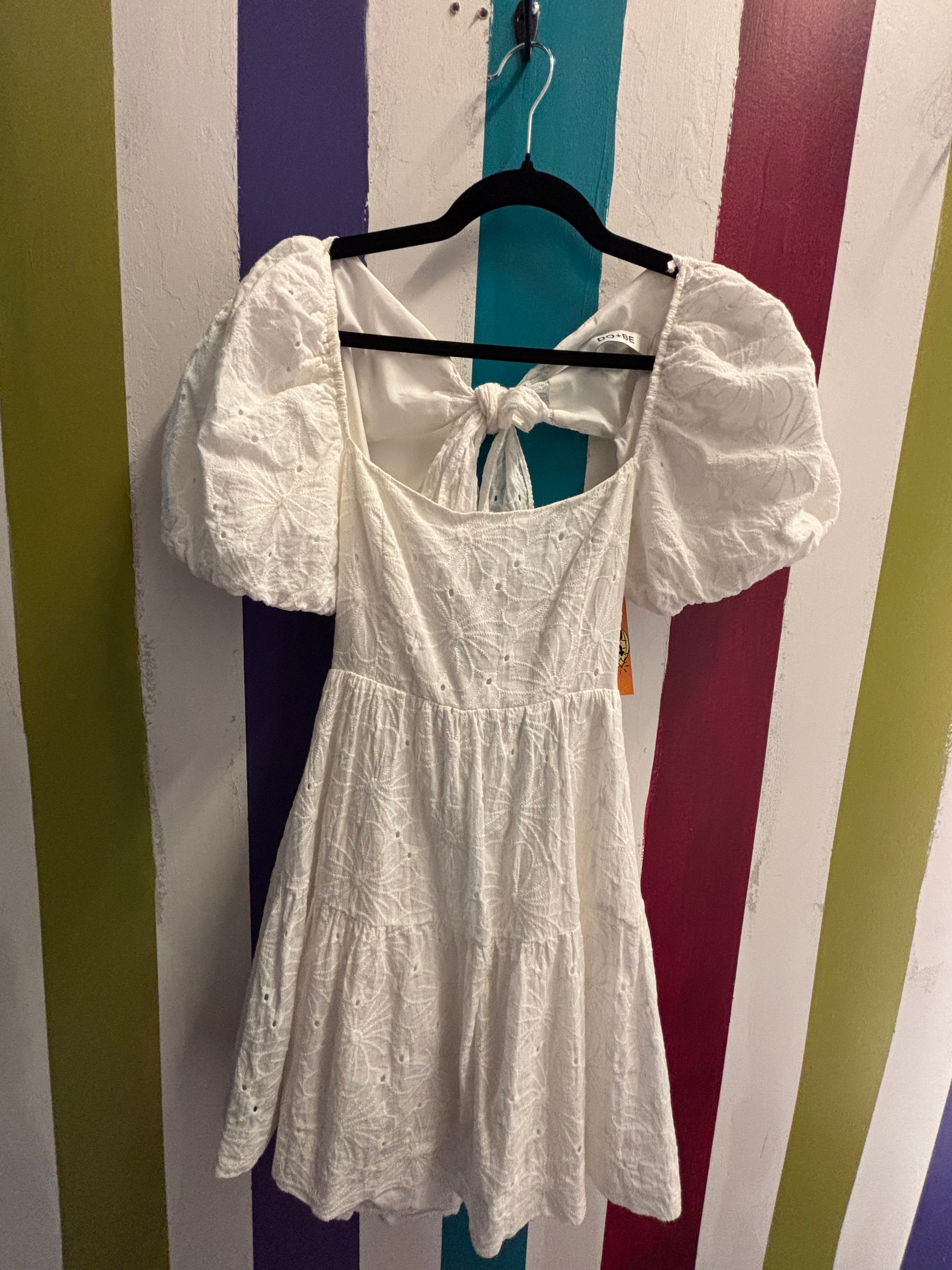 white do + be floral eyelet open back dress, s