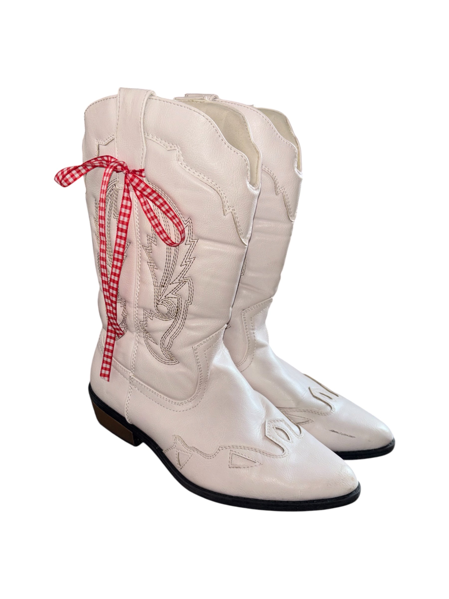 white  cowboy boots w/ ribbon, 9 wide