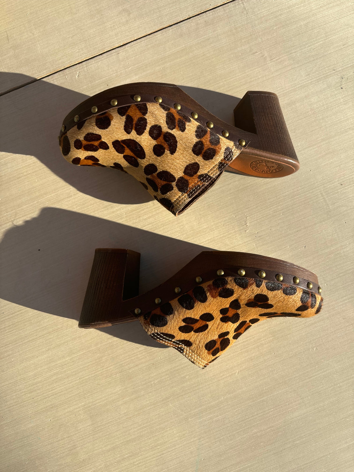 tan penelope chilvers cheetah print clog, 40