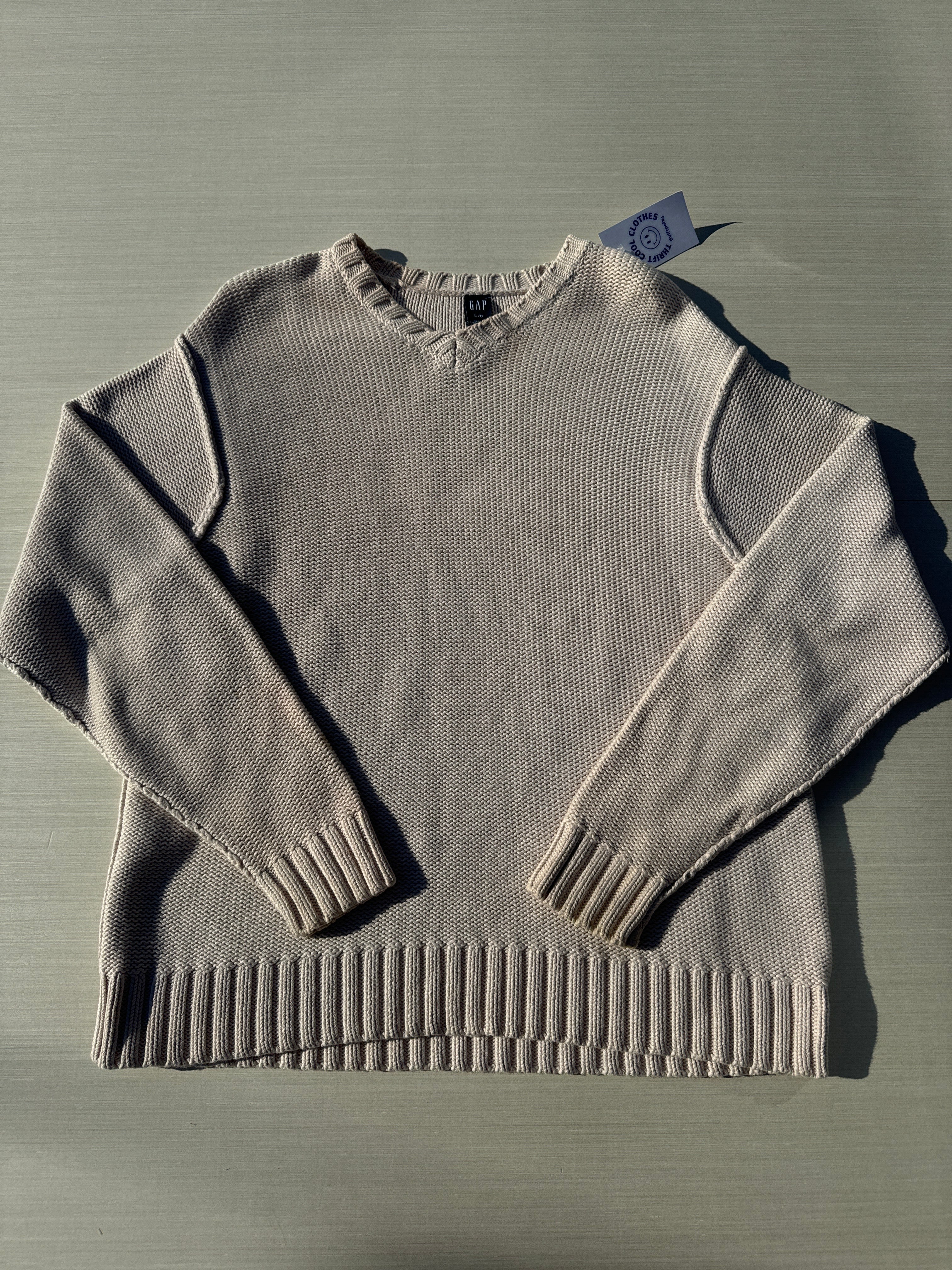 beige gap v neck sweater, L