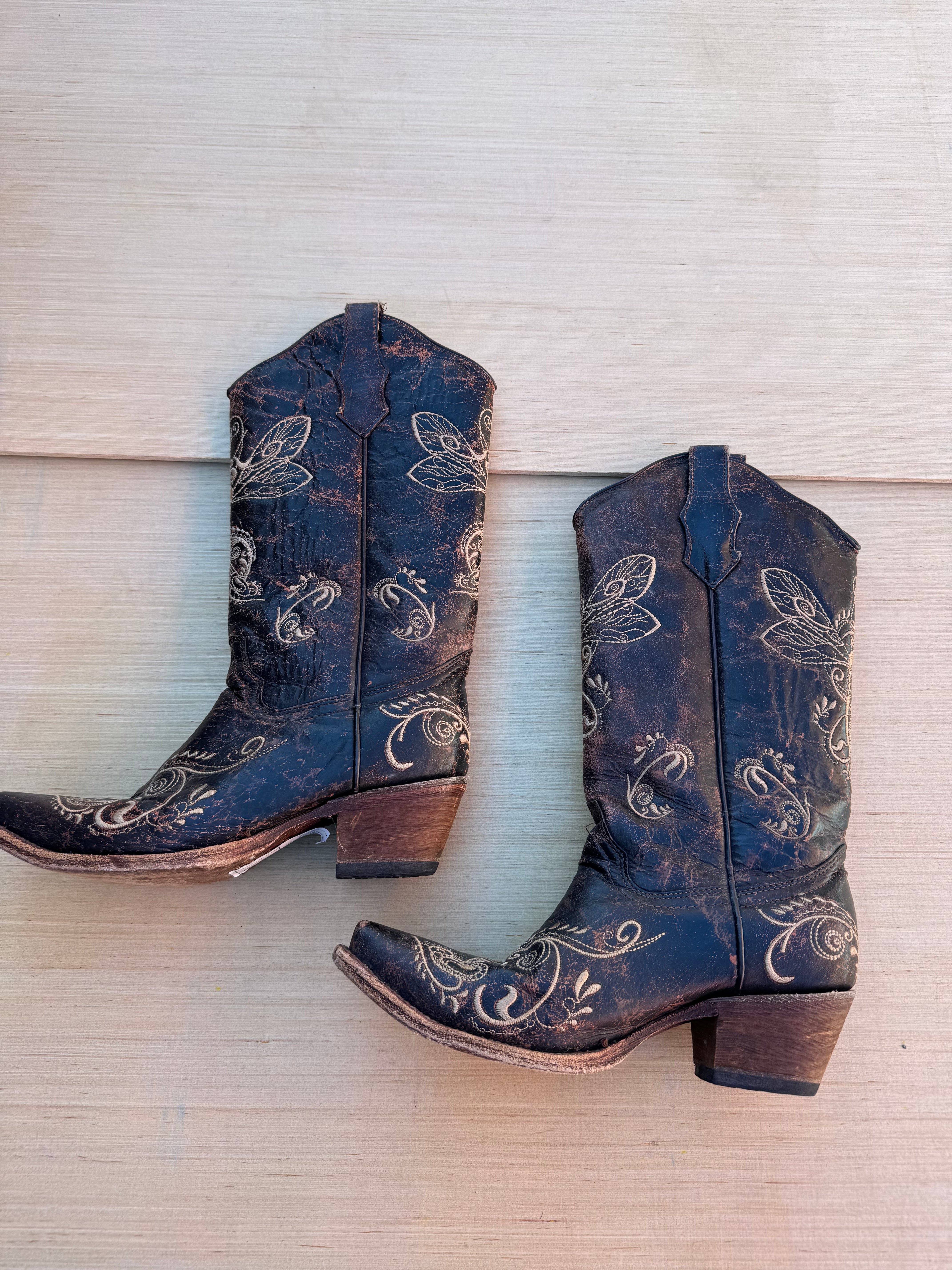 brown circle g dragonfly cowboy boots, 6.5