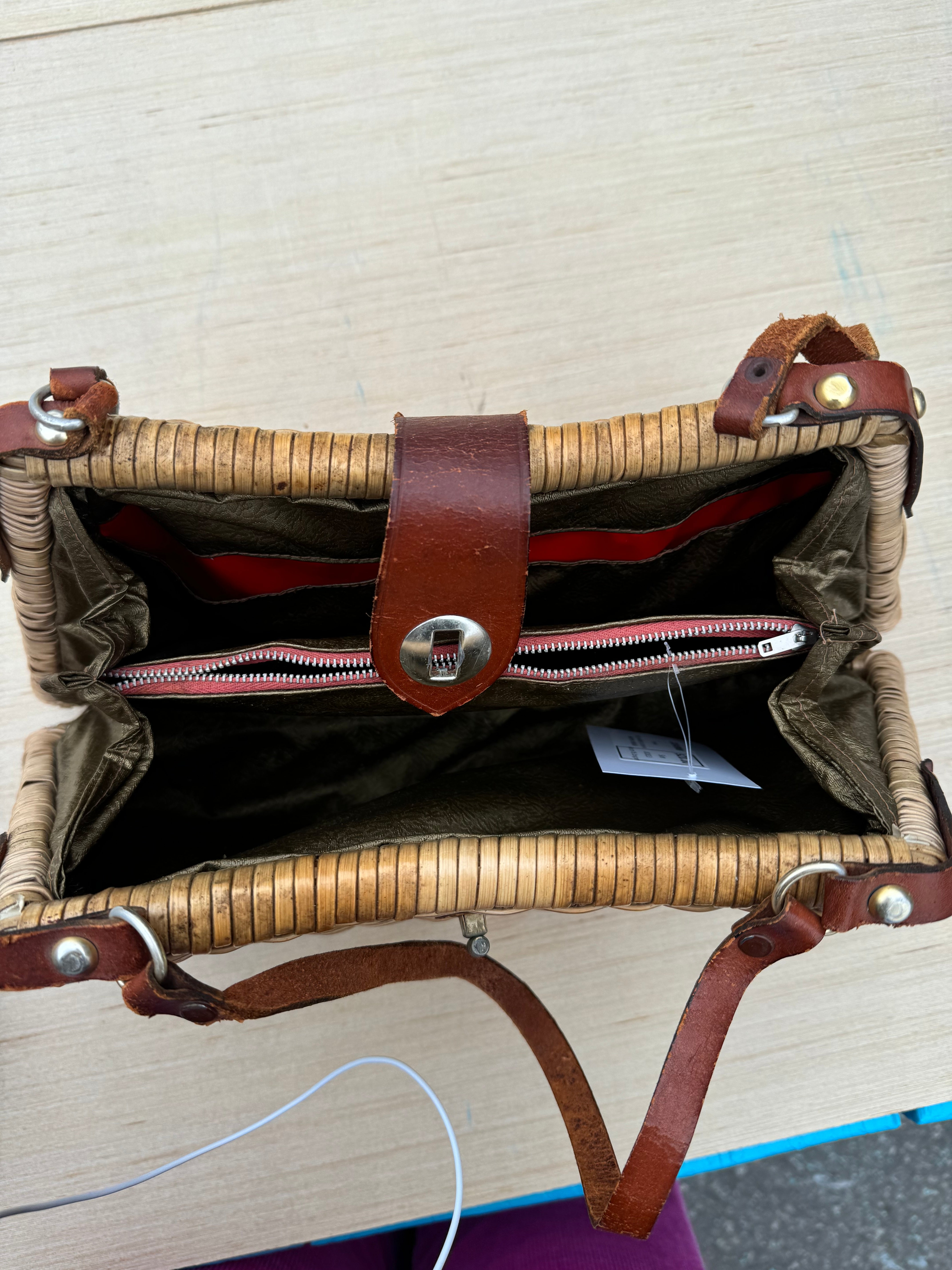 brown  vtg wicker purse w leather details