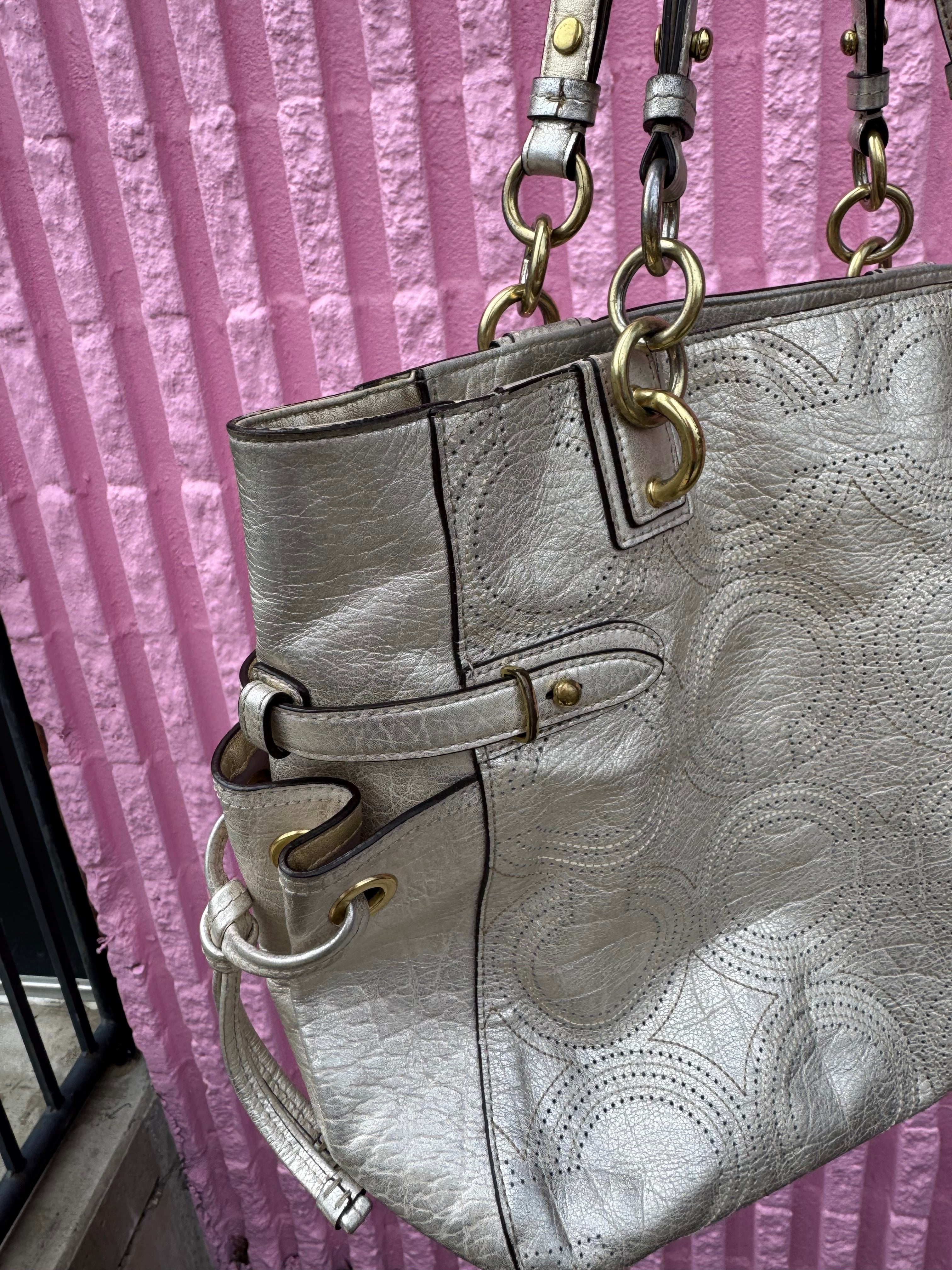 Silver Coach Logo leather shoulder bag 16241
