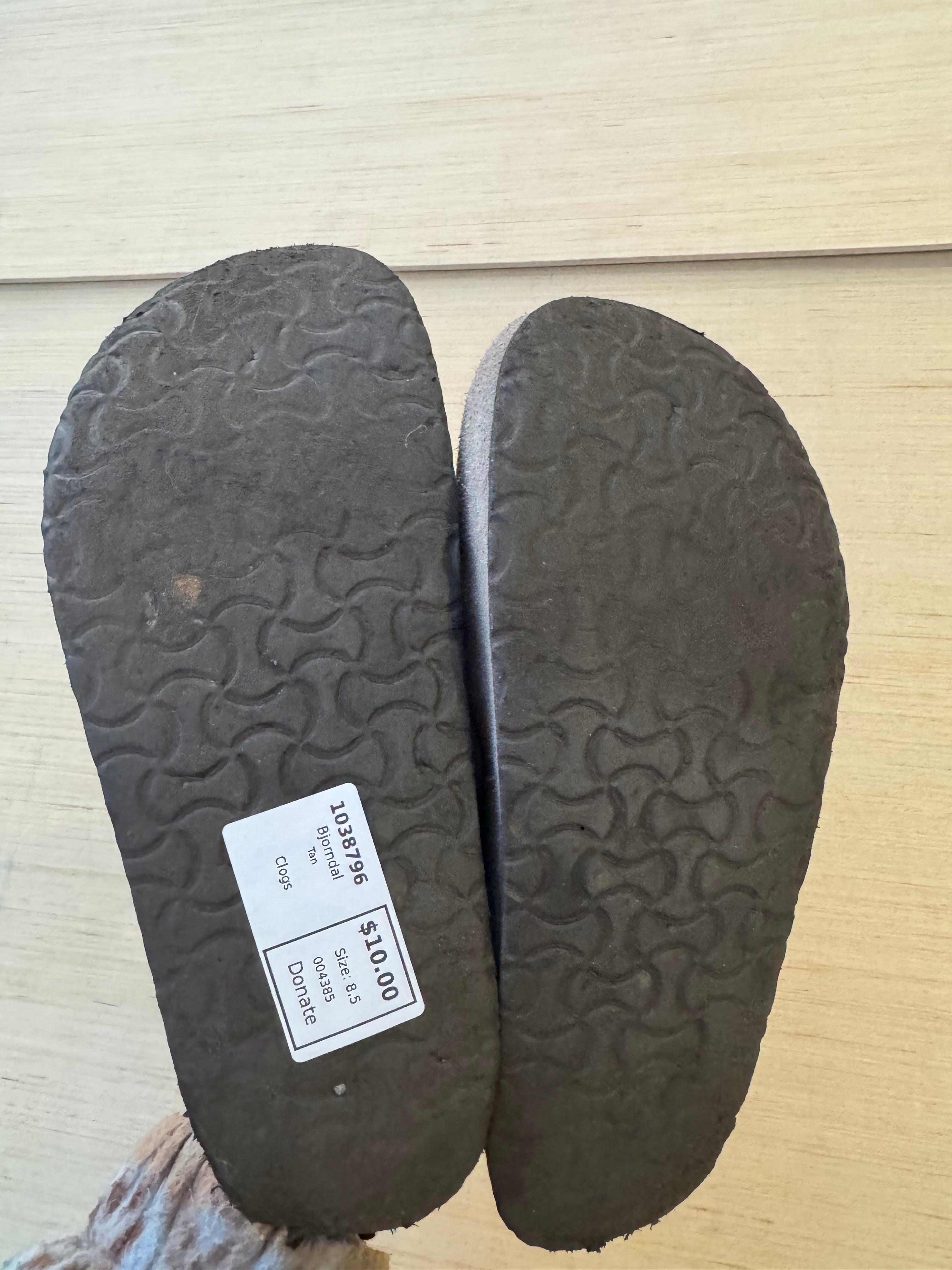 Tan Bjorndal Clogs, 8.5