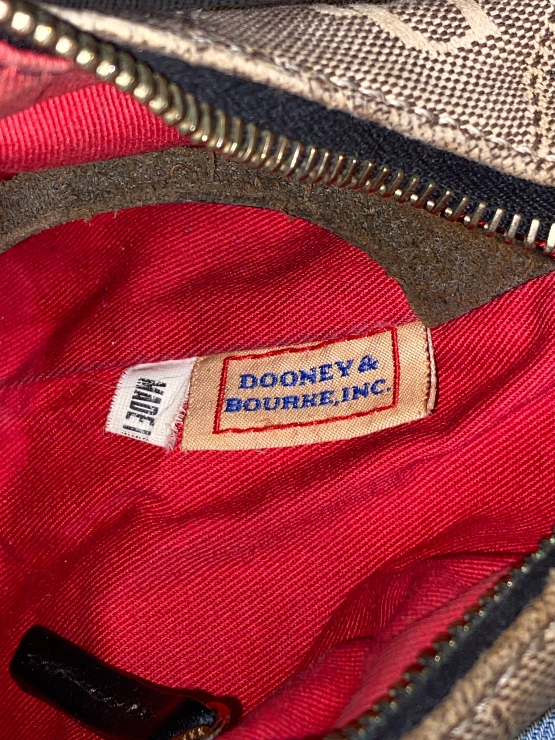 tan Dooney & bourke purse