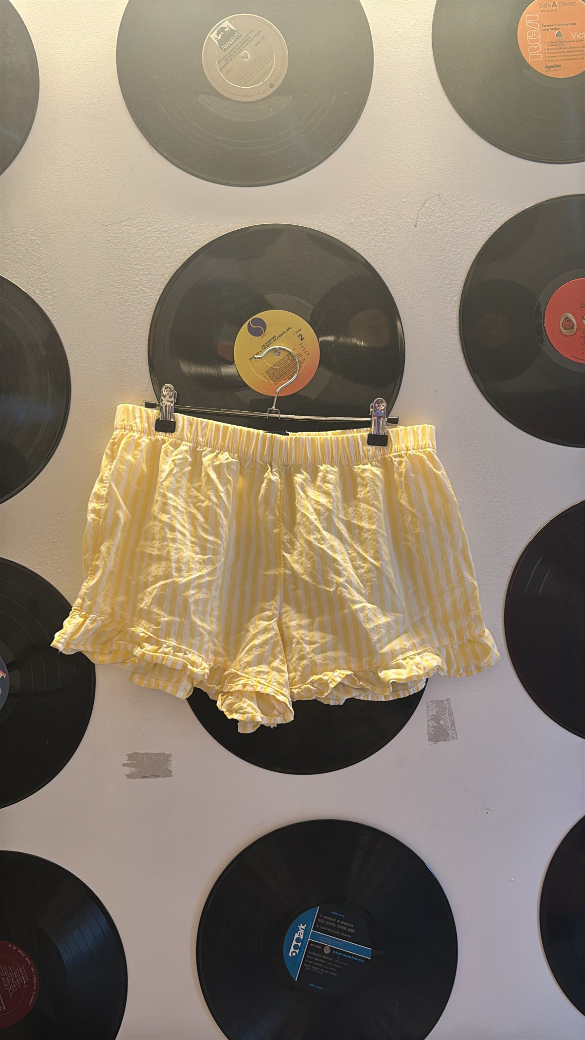 yellow white gap striped ruffle pj shorts, s
