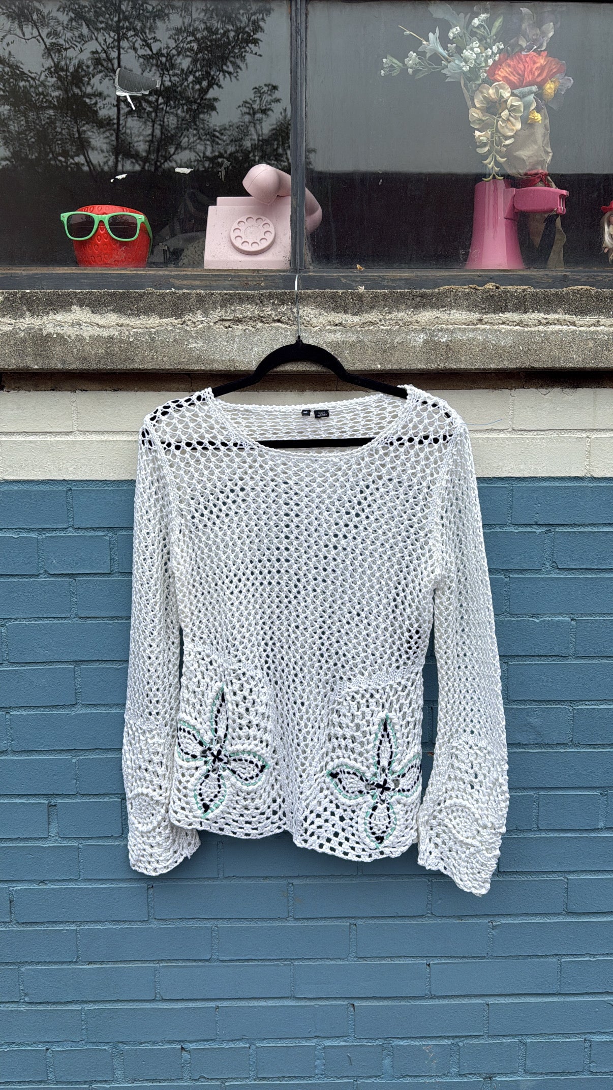 white Ethyl Crochet ls bottom flower detail top, s