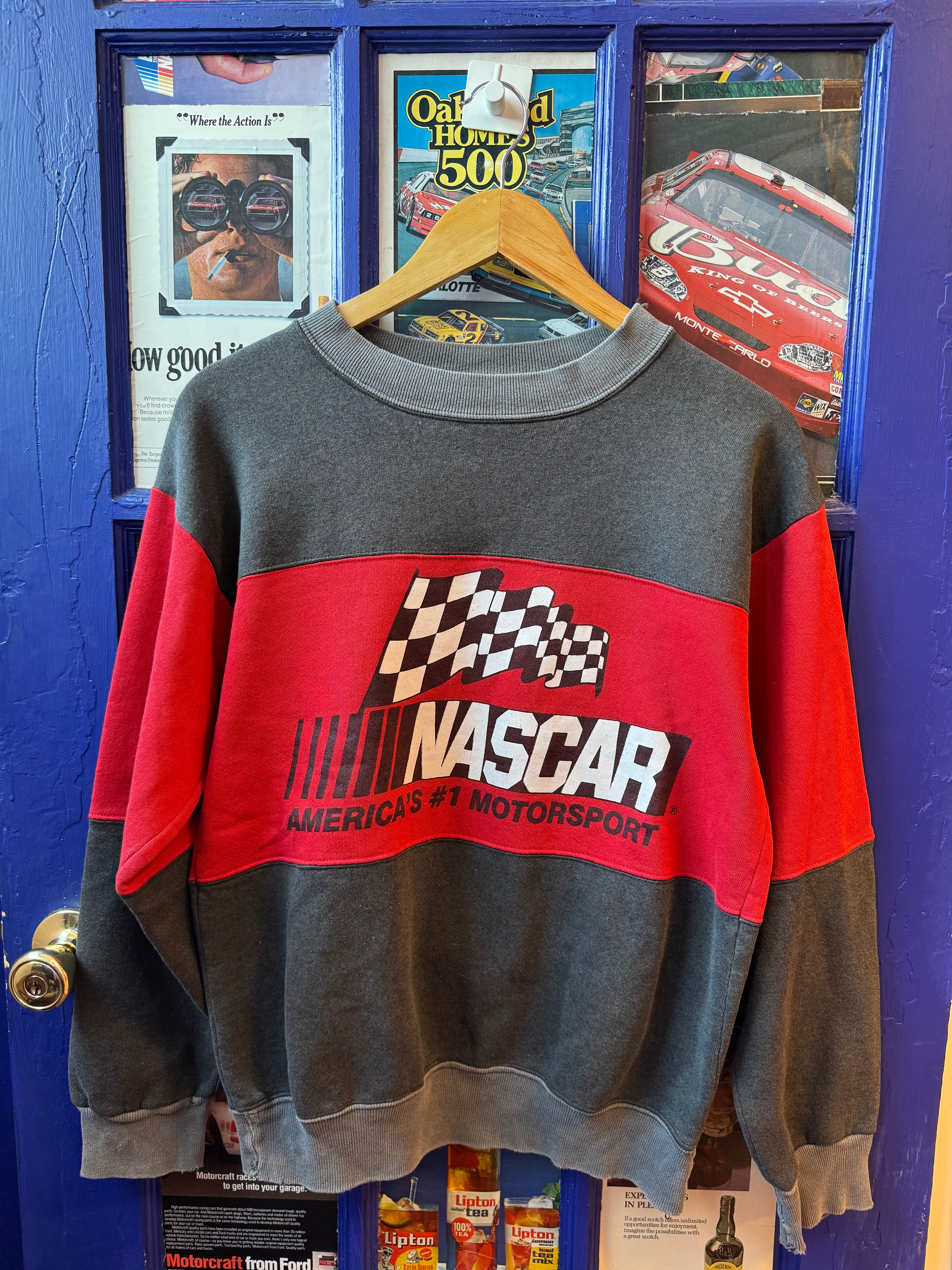 gray red creative design vtg nascar crew, m