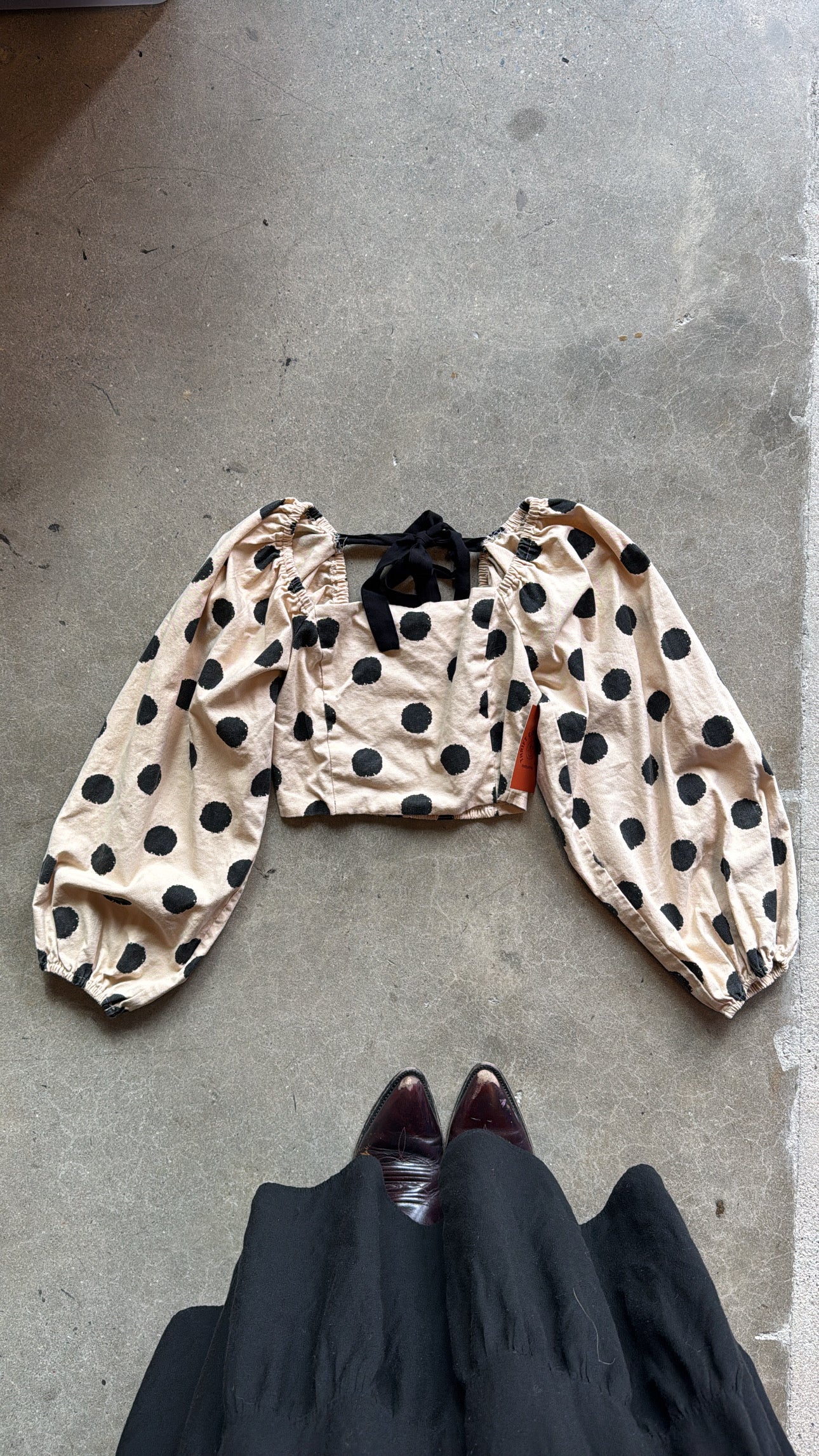 cream black vestique polka dot elastic balloon sleeve top, s